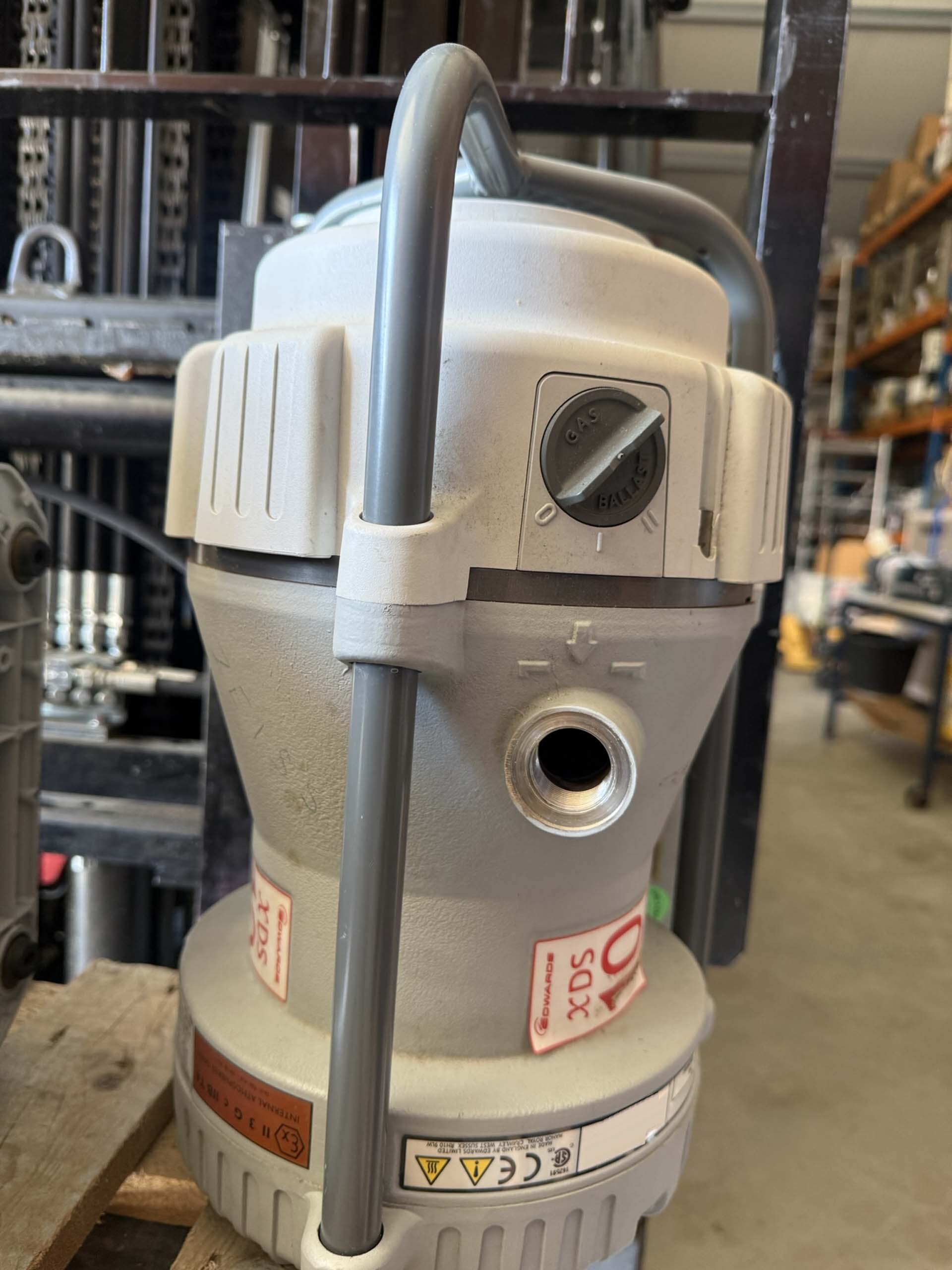 Foto Verwendet EDWARDS XDS10 Zum Verkauf