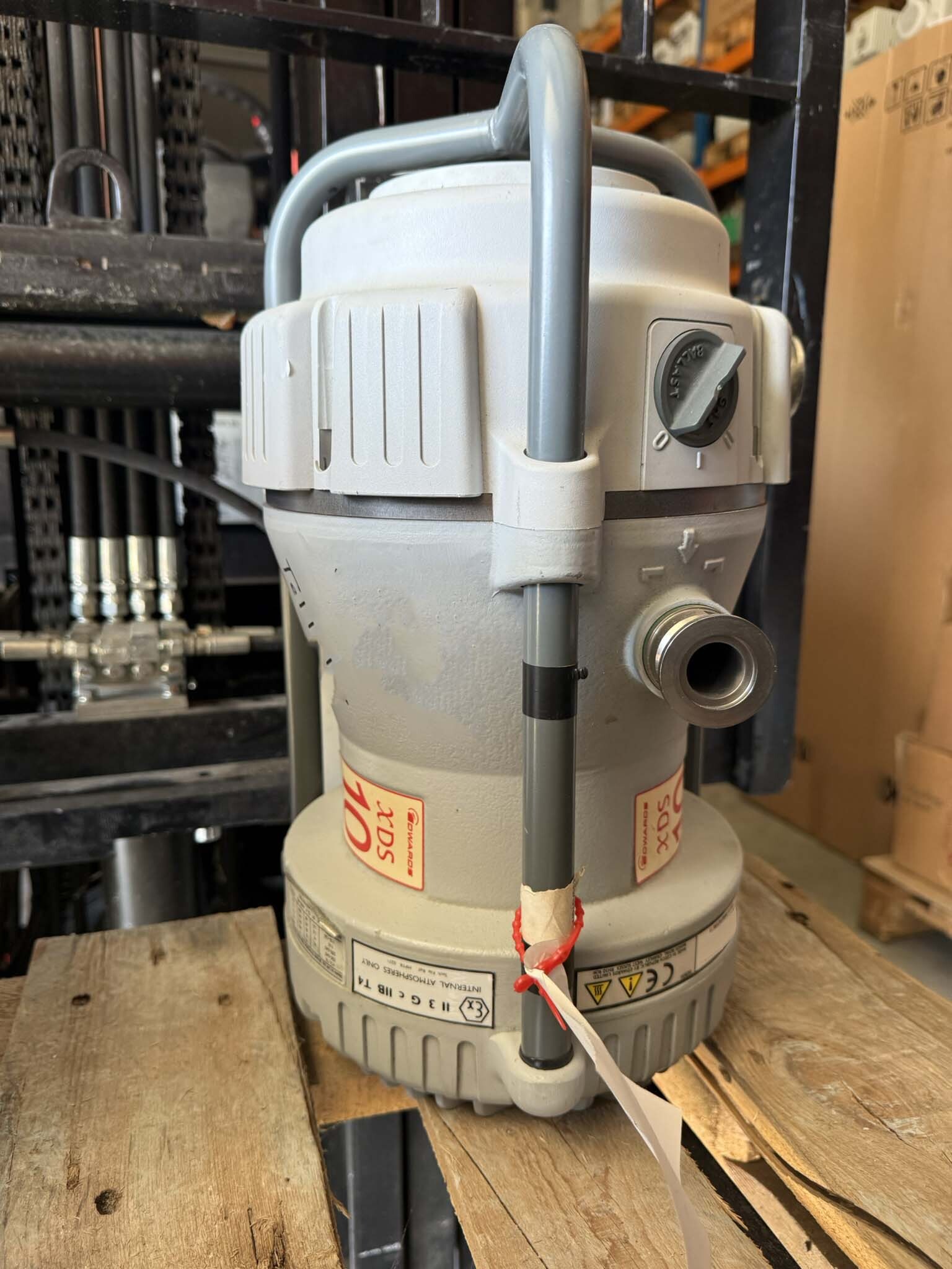 Foto Verwendet EDWARDS XDS10 Zum Verkauf