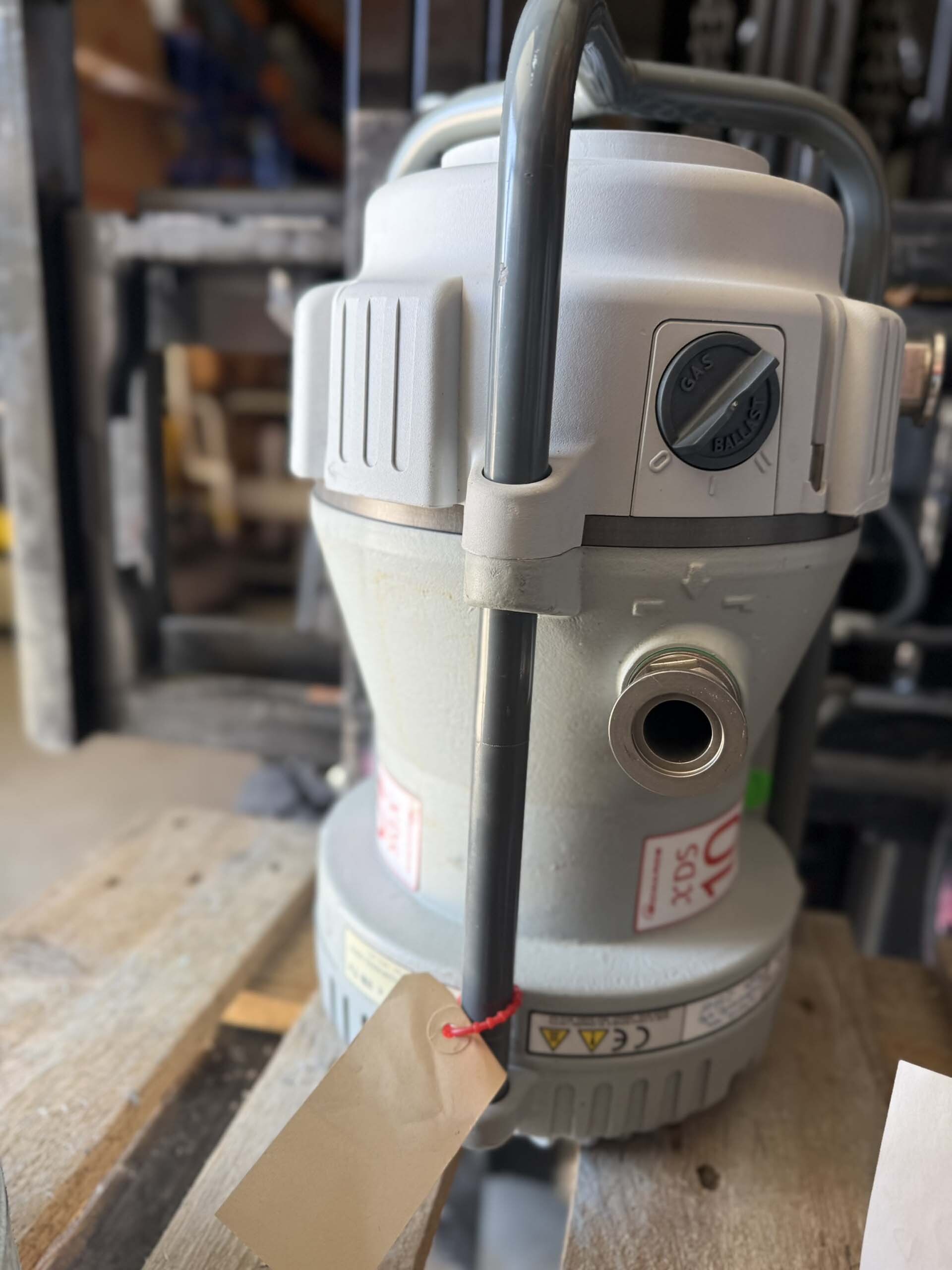 Foto Verwendet EDWARDS XDS10 Zum Verkauf