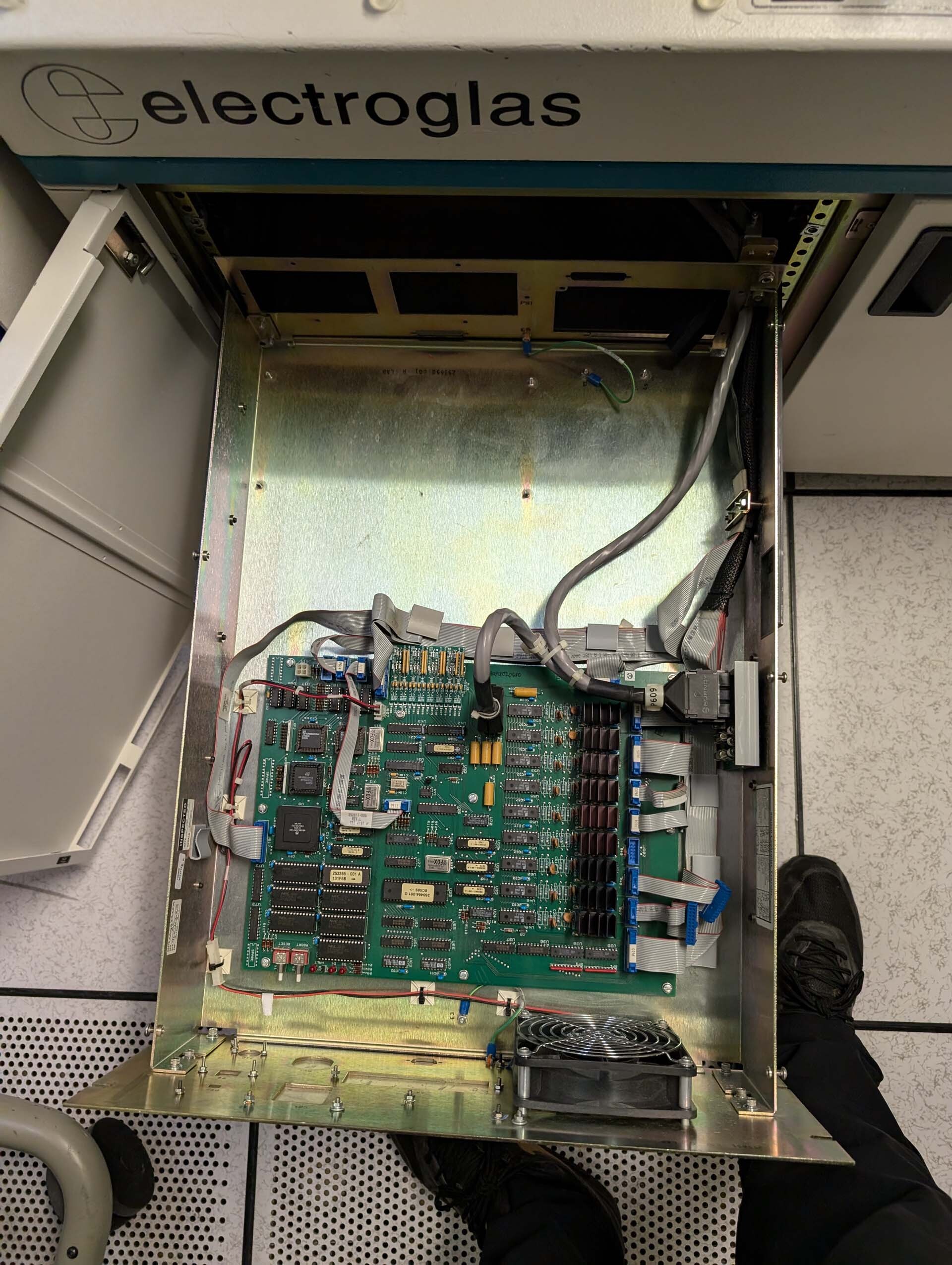 Photo Used ELECTROGLAS / EG 4090 For Sale