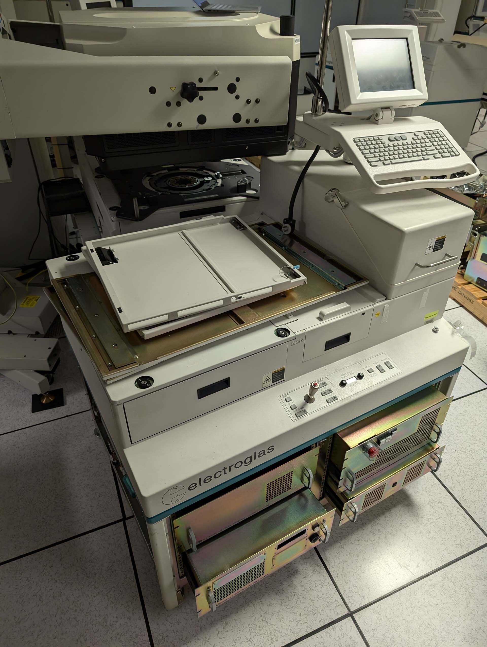 Photo Used ELECTROGLAS / EG 4090 For Sale