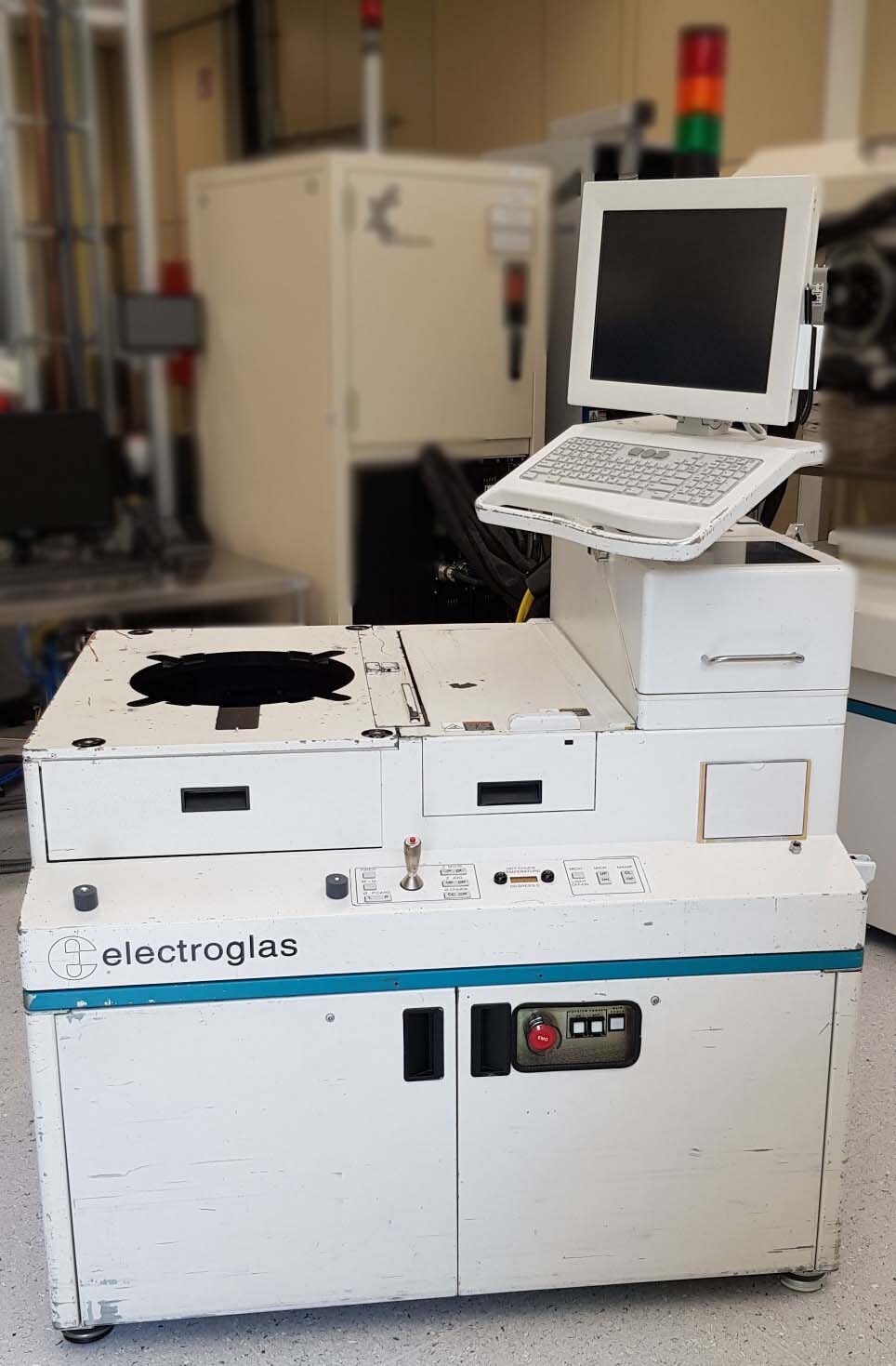 Foto Verwendet ELECTROGLAS / EG 4090 Zum Verkauf