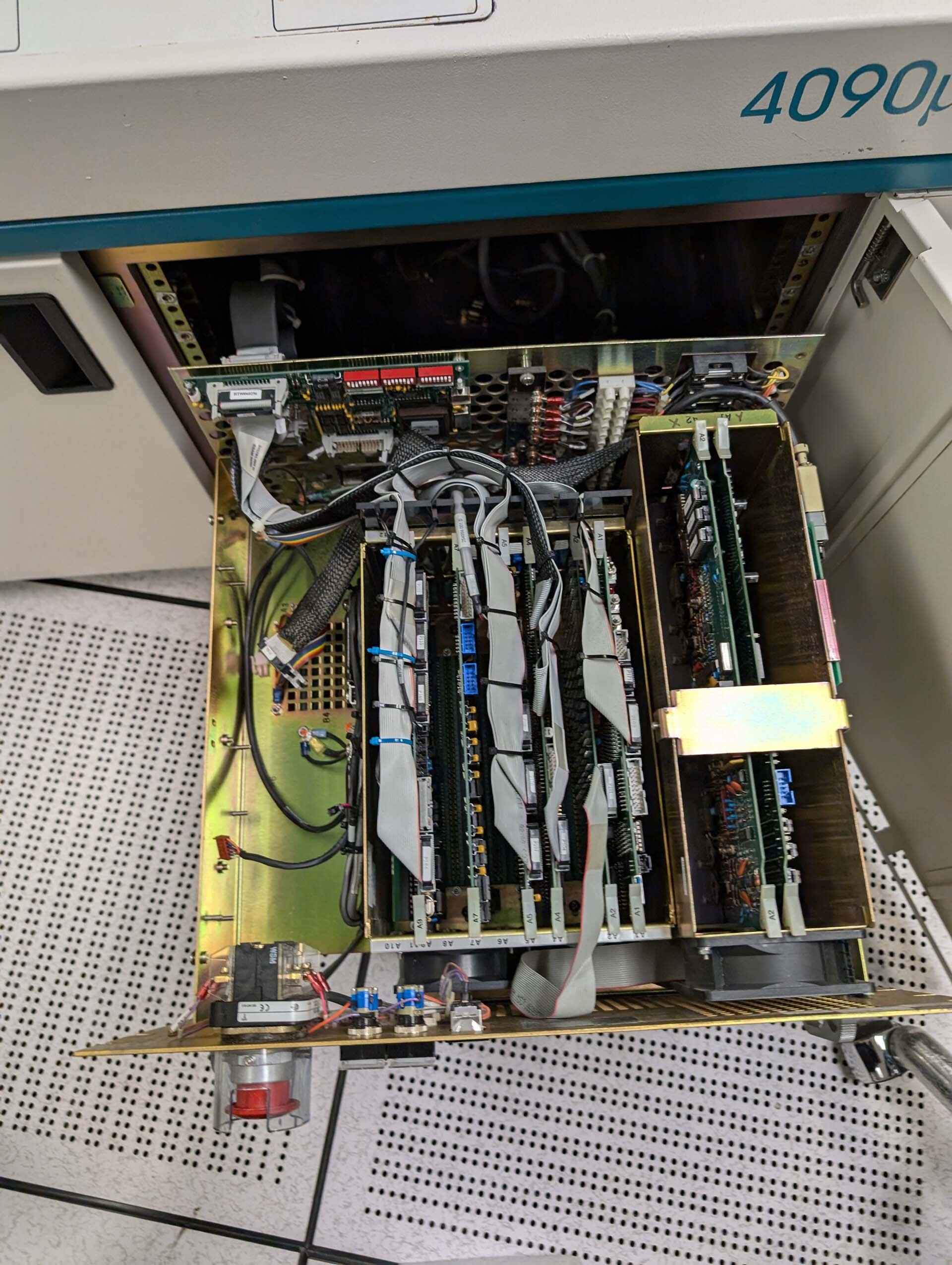 Photo Used ELECTROGLAS / EG 4090u For Sale