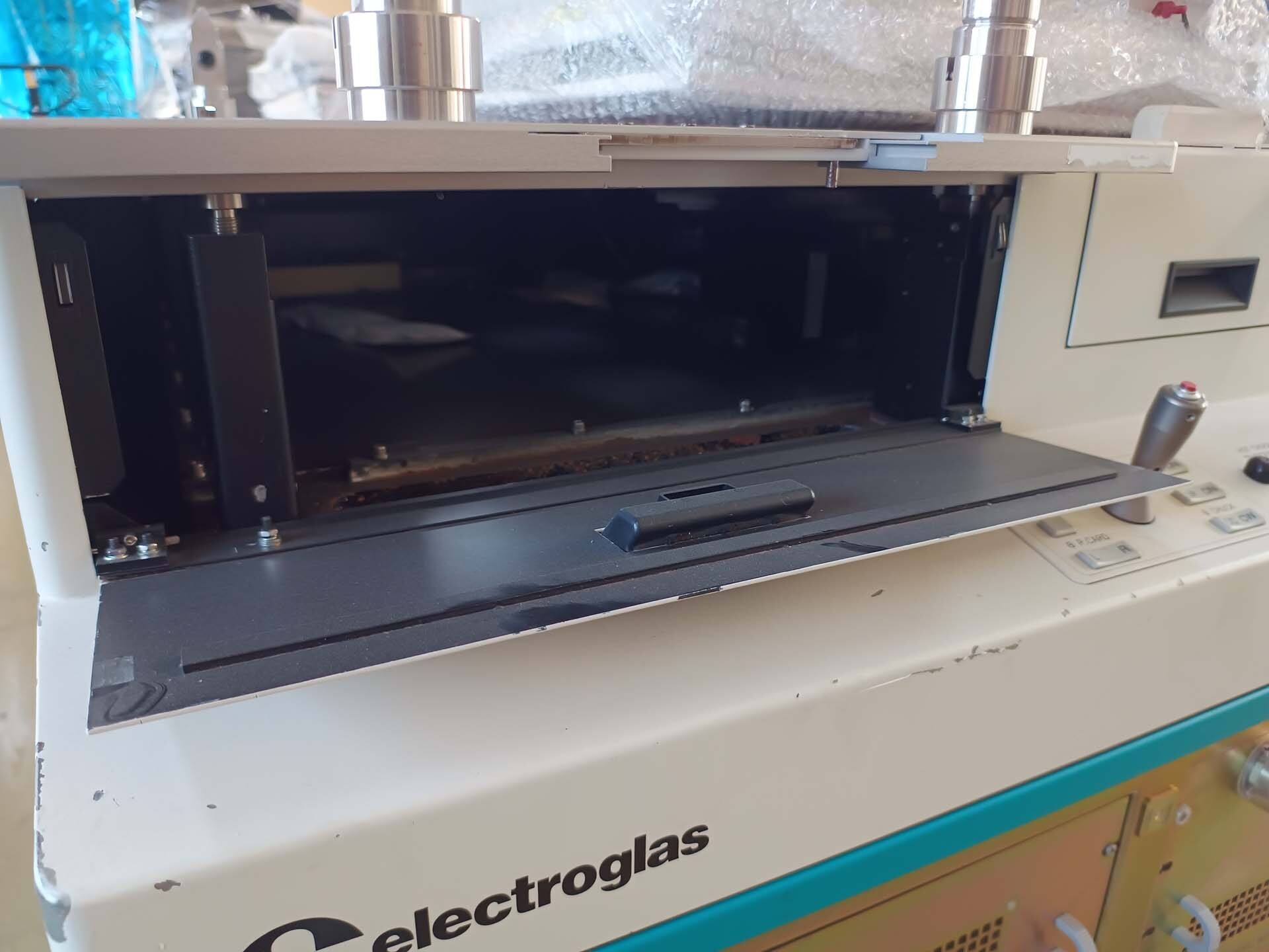 Photo Used ELECTROGLAS / EG 4090u+ For Sale