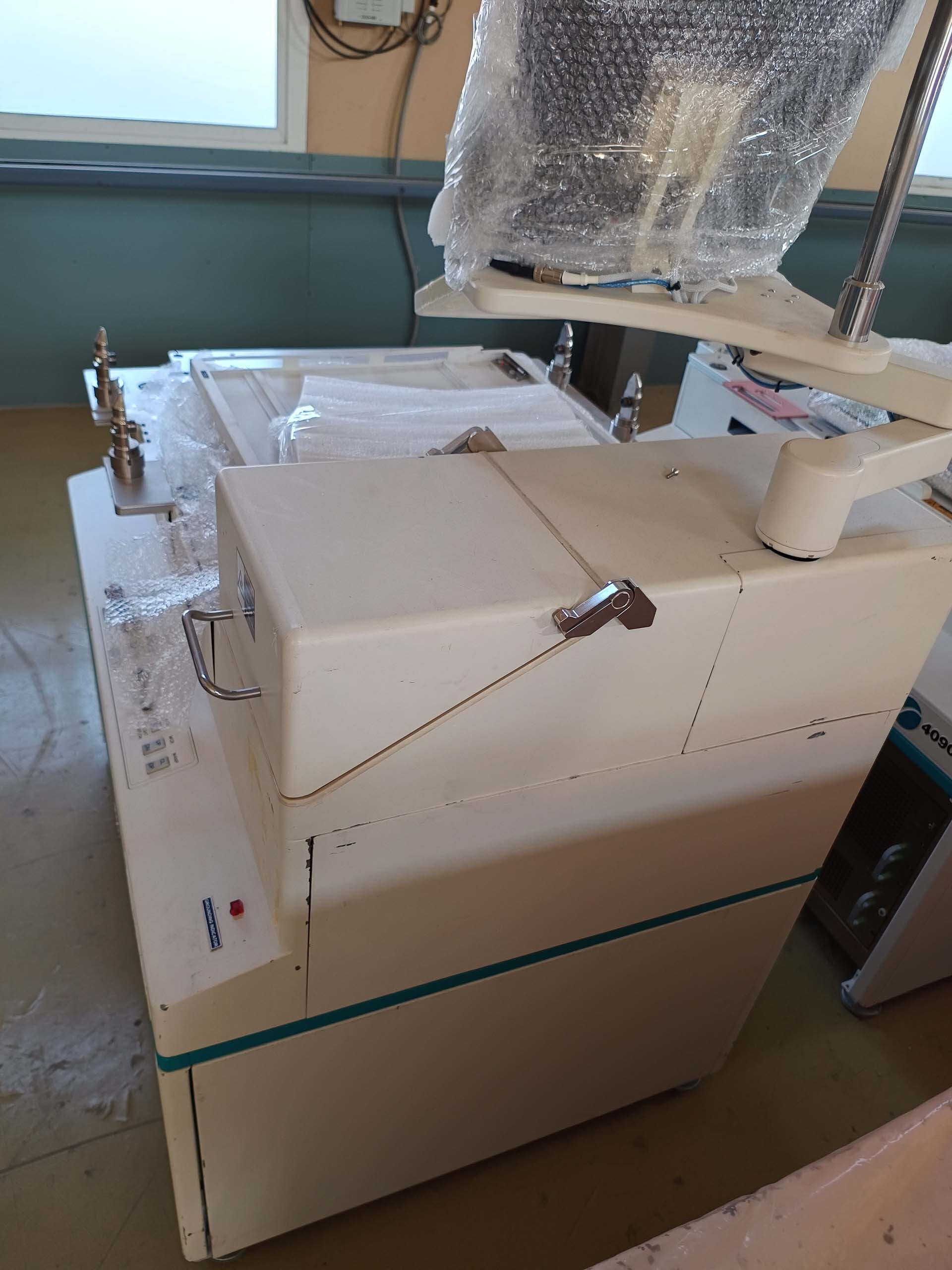 Photo Used ELECTROGLAS / EG 4090u+ For Sale