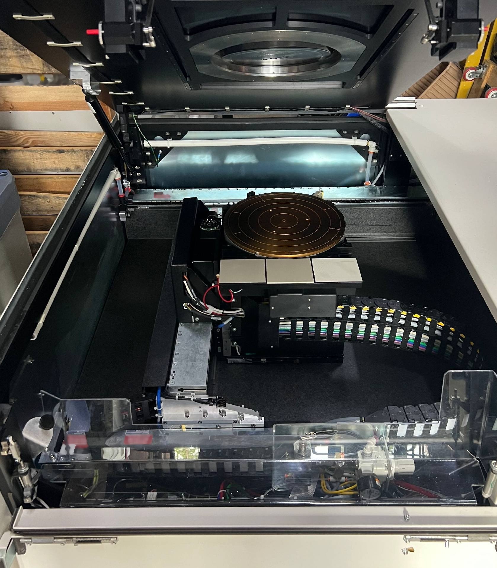 Foto Verwendet ELECTROGLAS / EG 6000 Zum Verkauf