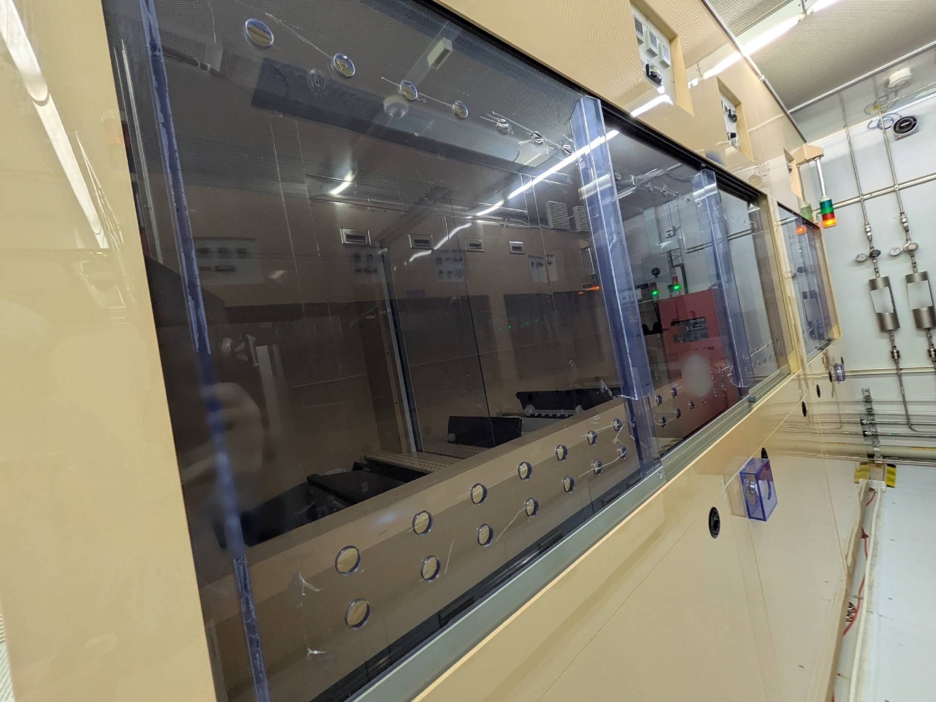 Photo Used ELLIIPSIZ Semi Auto Wet Bench For Sale