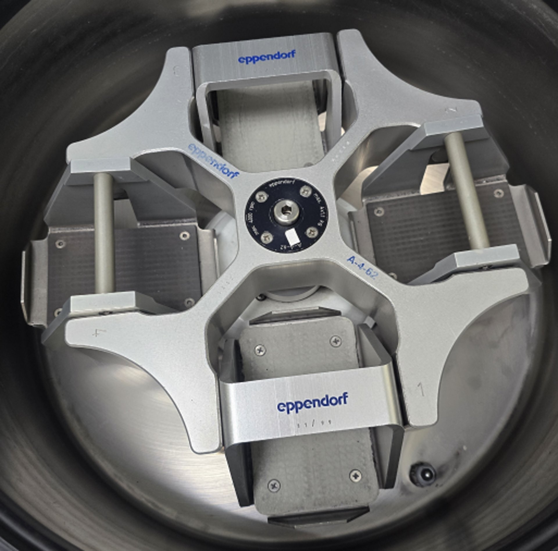 Photo Used EPPENDORF 5810R For Sale