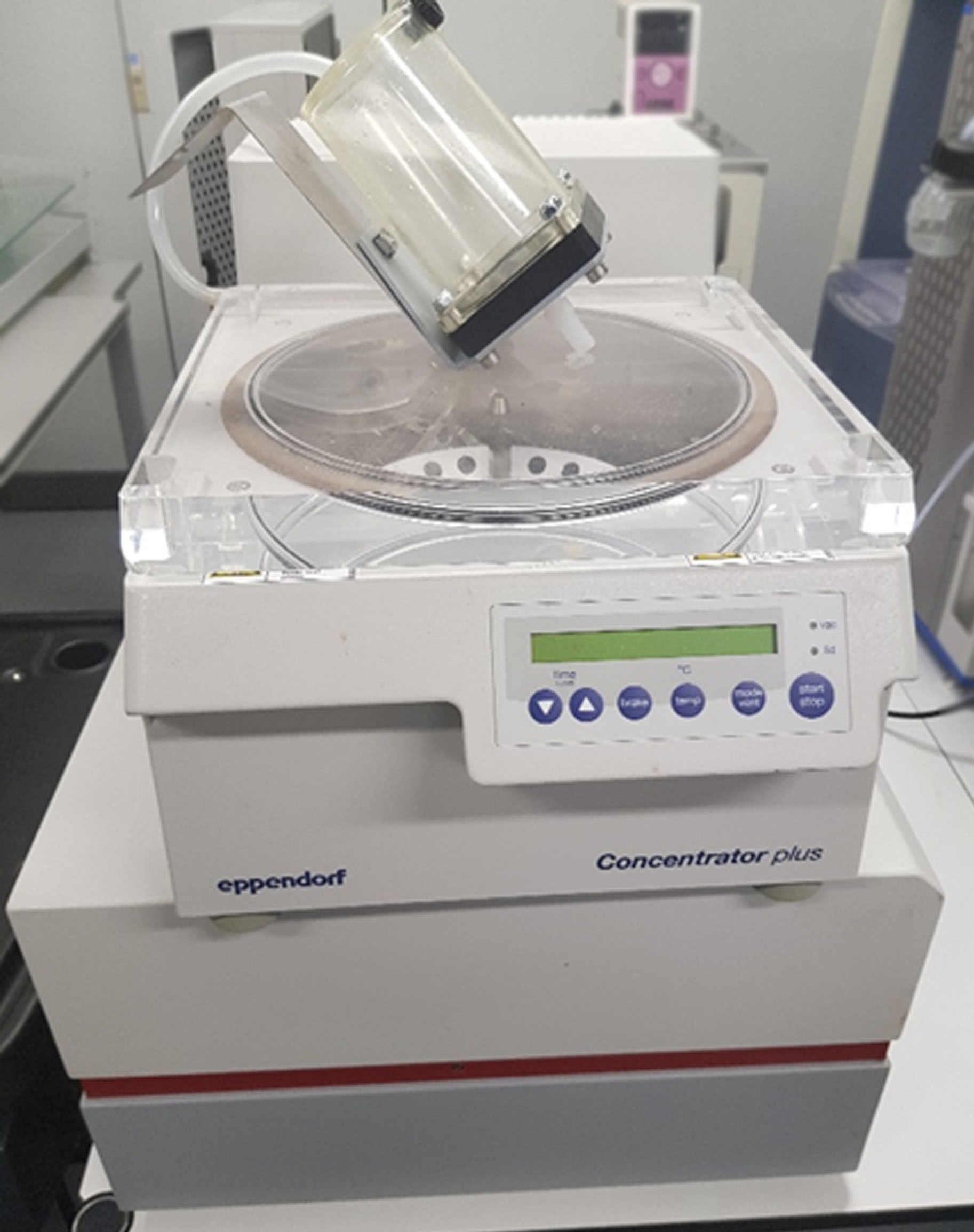 Photo Used EPPENDORF Concentrator Plus For Sale