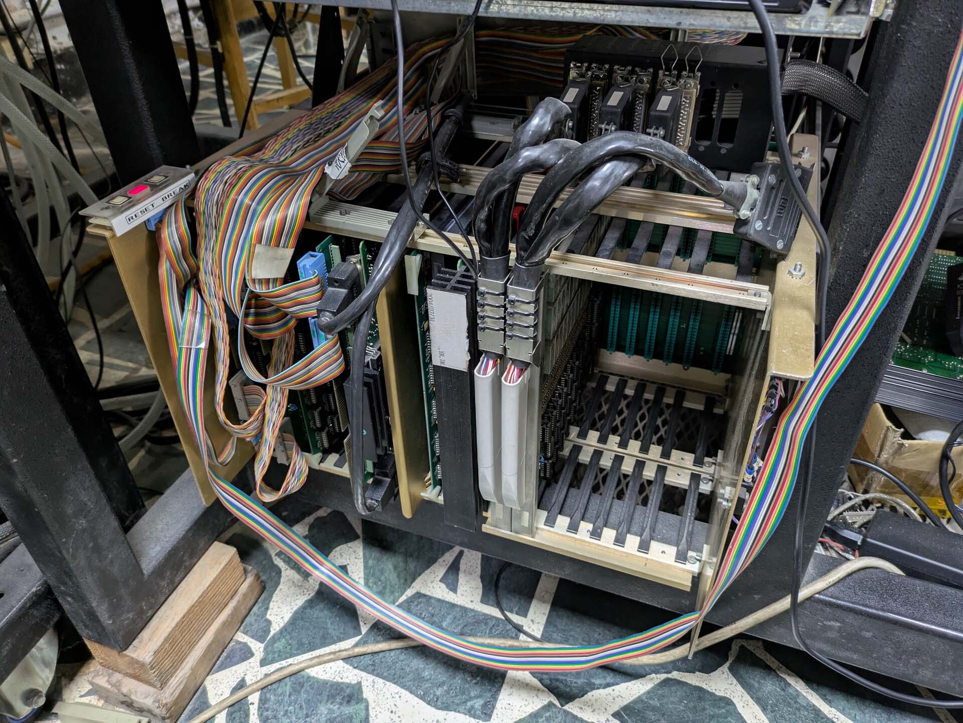 Foto Verwendet ESI 4990 Zum Verkauf
