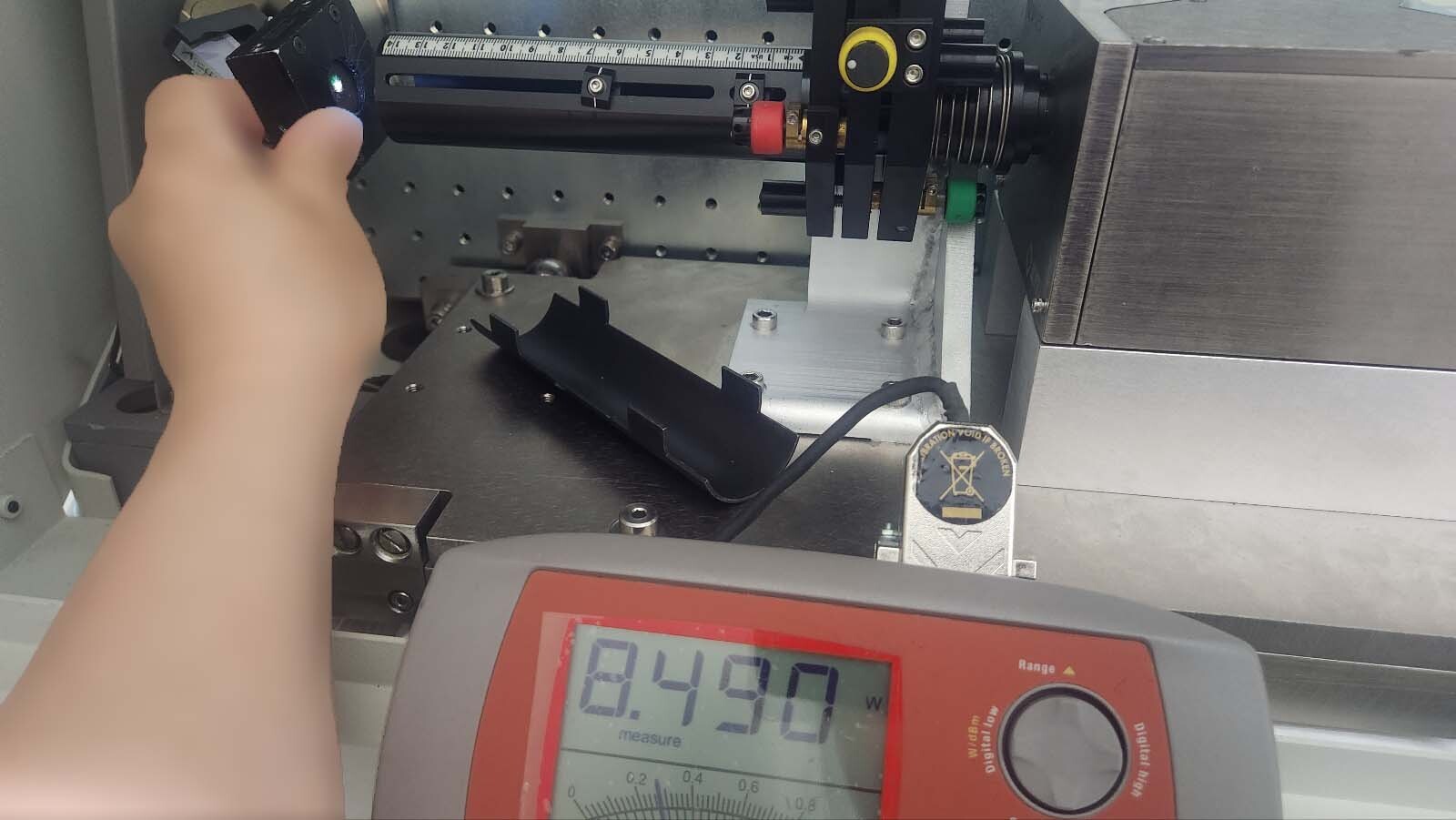 Photo Used ESI 5330Xi For Sale