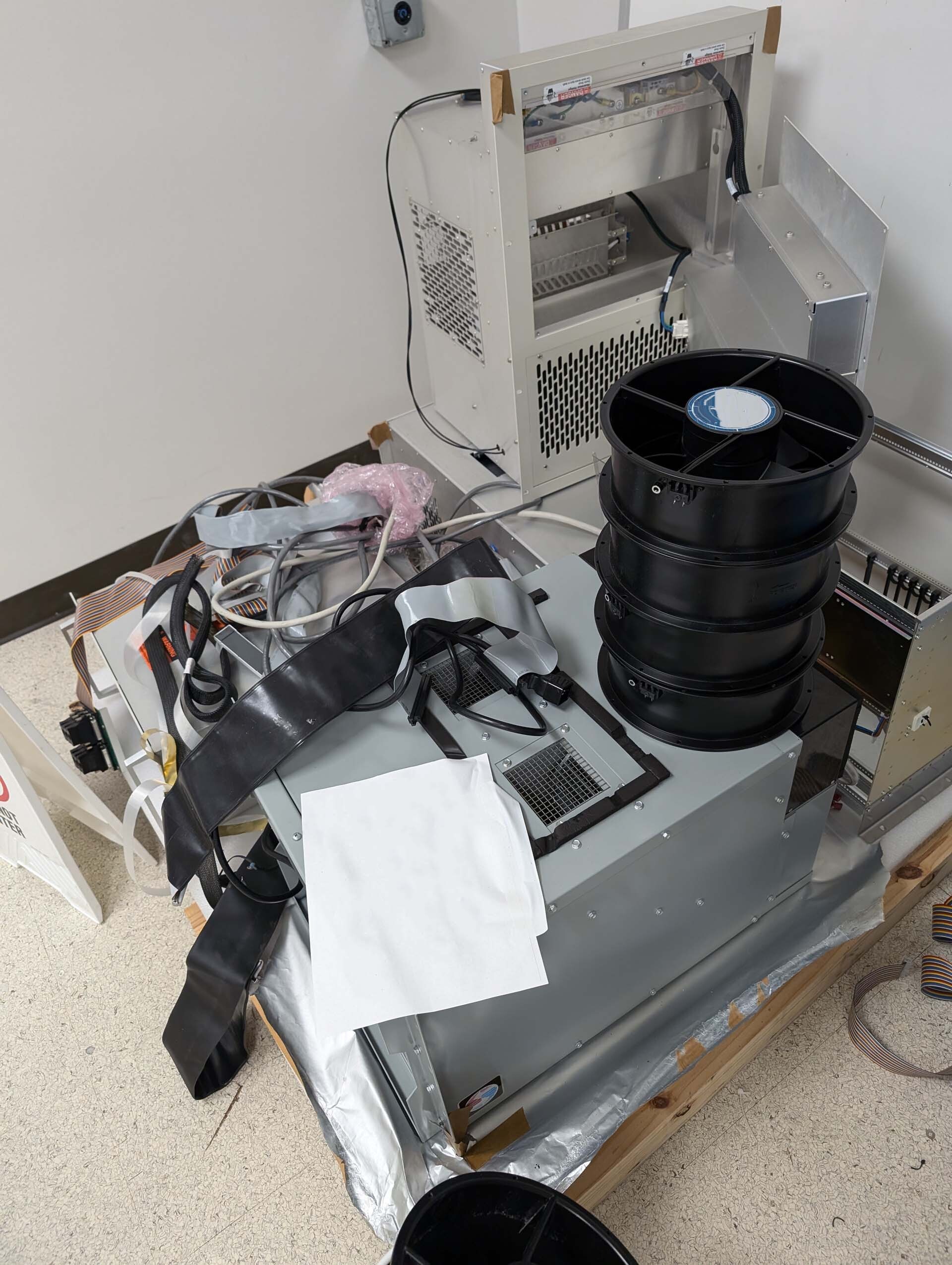 Photo Used ESI 9350 For Sale