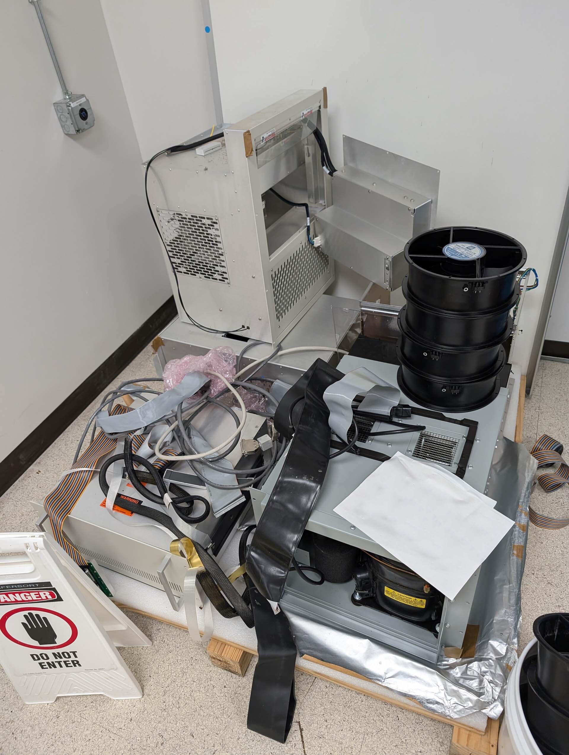 Photo Used ESI 9350 For Sale