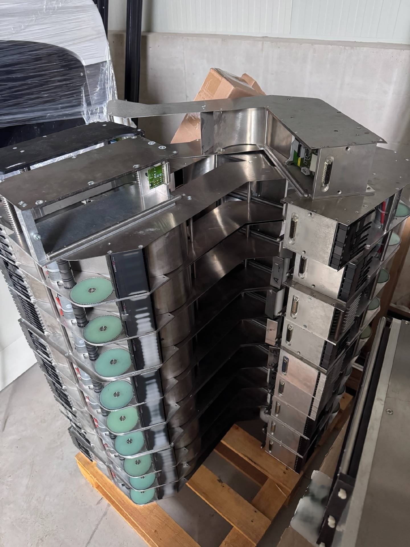 圖為 已使用的 ESSEMTEC Lot of SMT feeders 待售