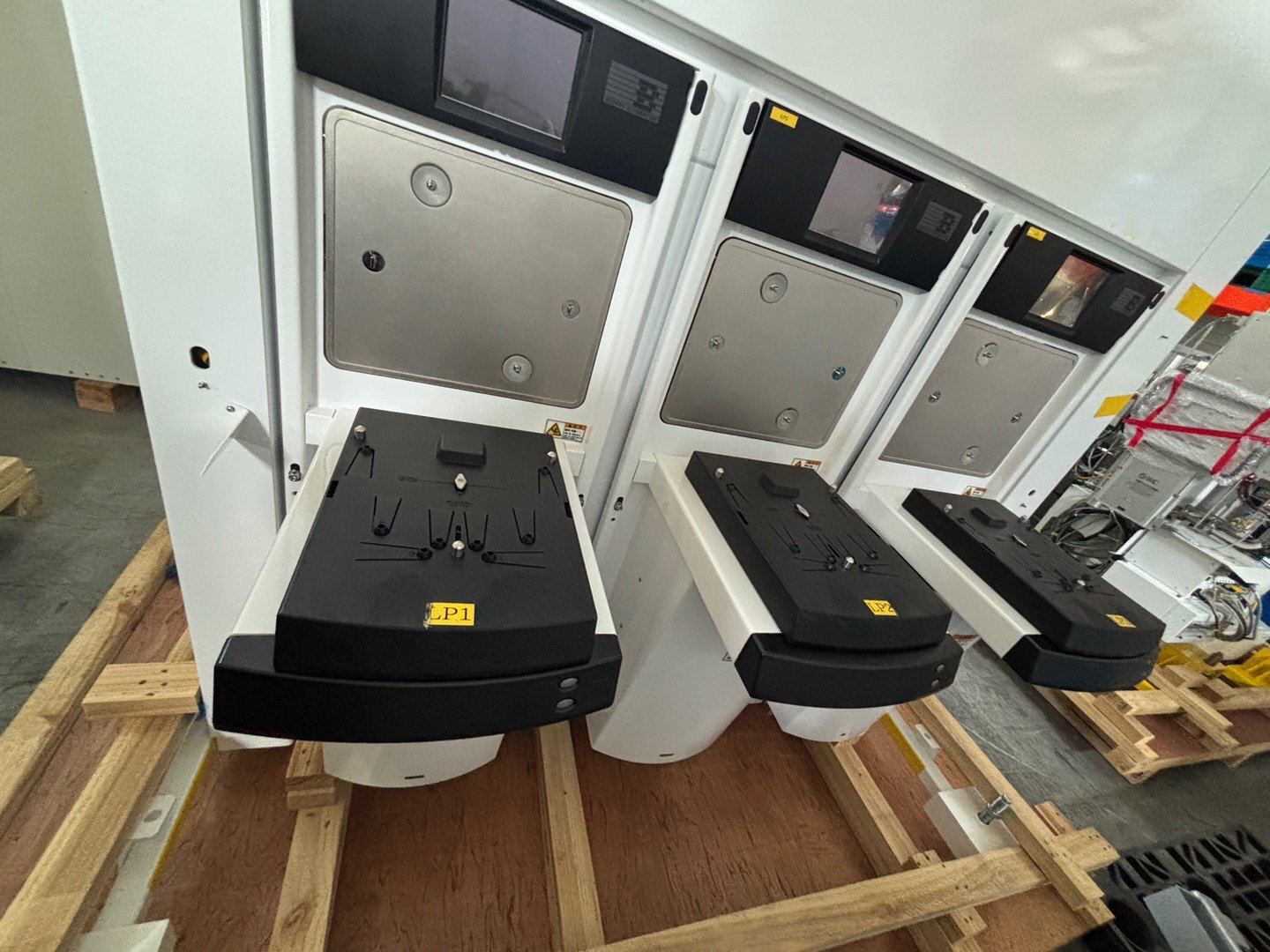 Photo Used EUGENE ALBATROSS (EFEM+TM) For Sale