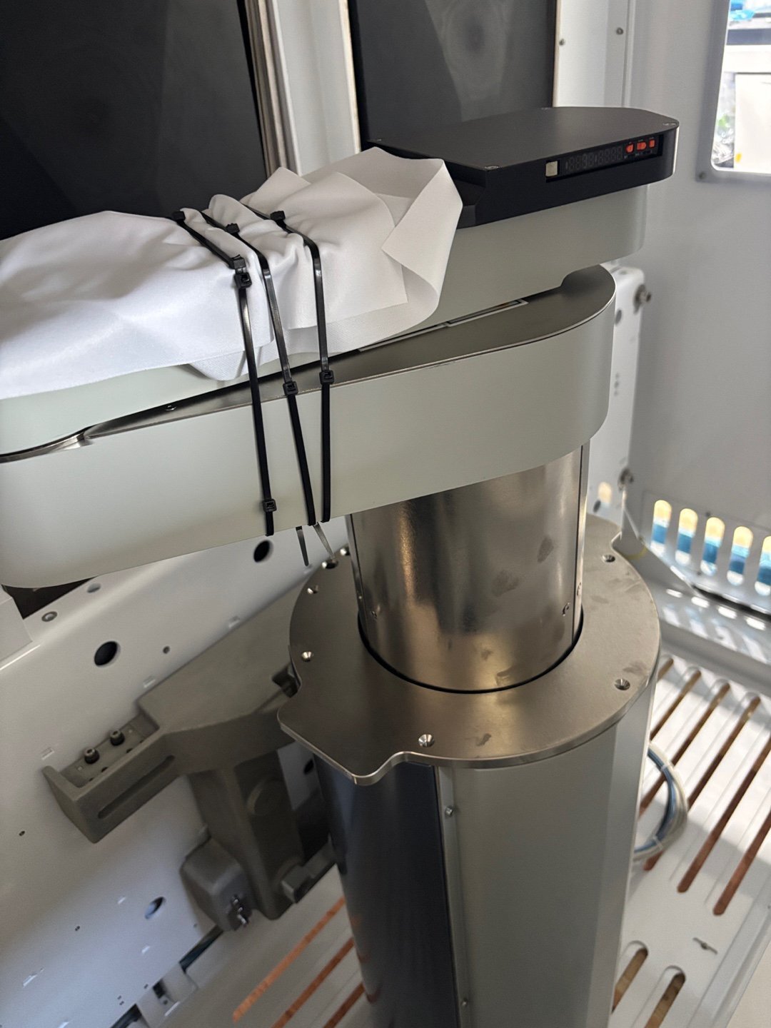Photo Used EUGENE ALBATROSS (EFEM+TM) For Sale