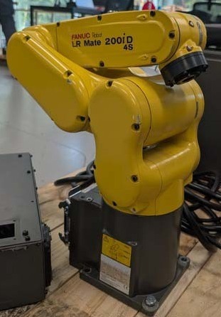 사진 사용됨 FANUC LR Mate 200iD/4S 판매용
