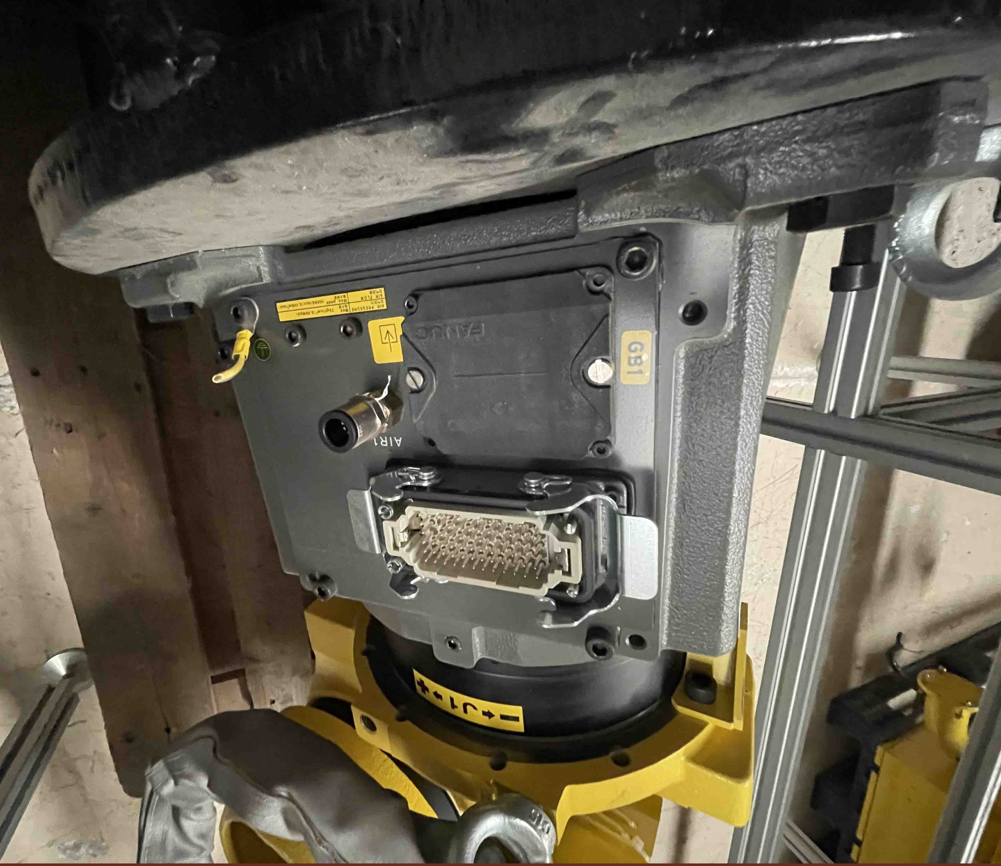 사진 사용됨 FANUC M20iA 판매용