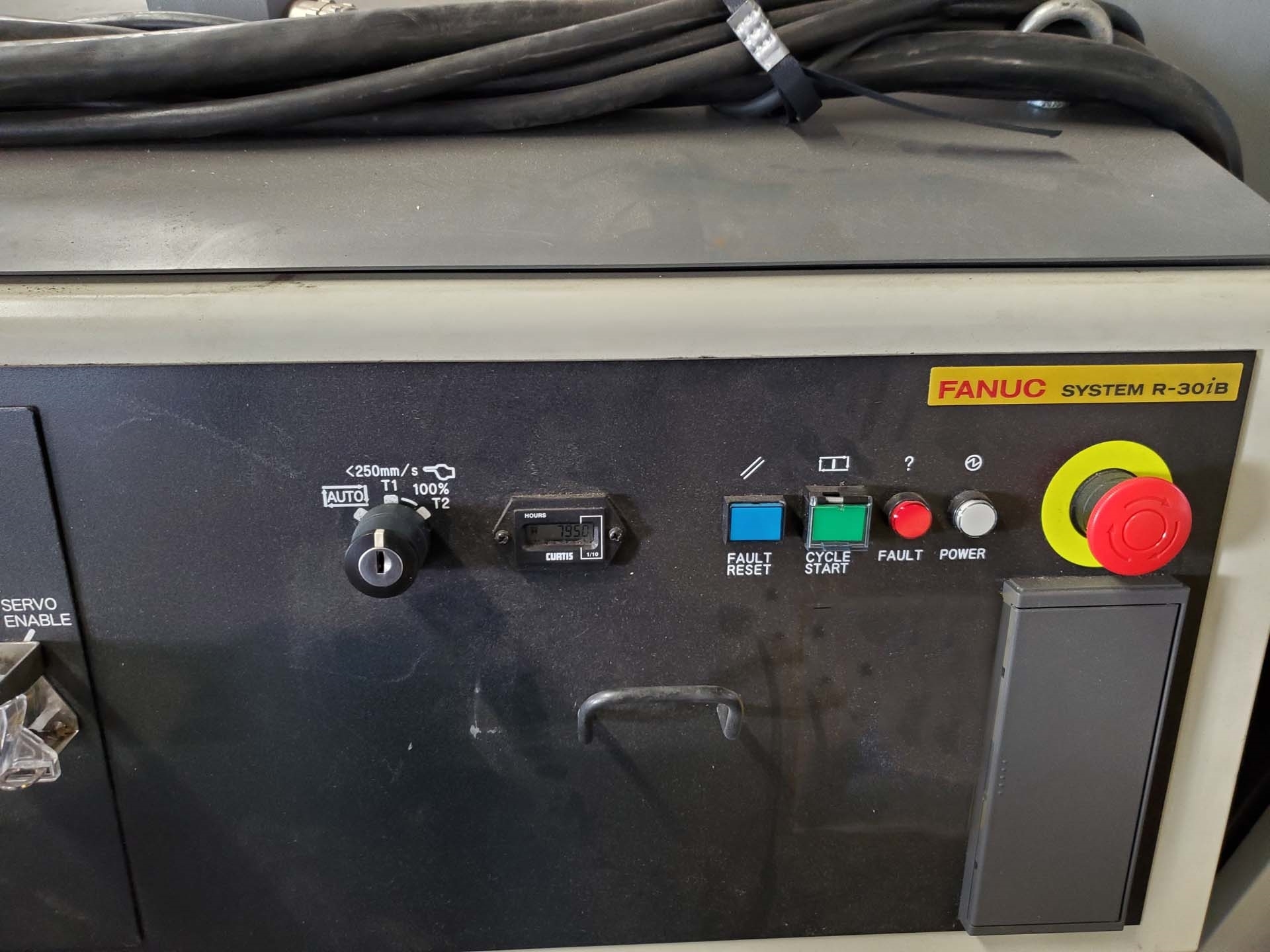 Photo Used FANUC Lot of (20) R-2000iB 100P For Sale