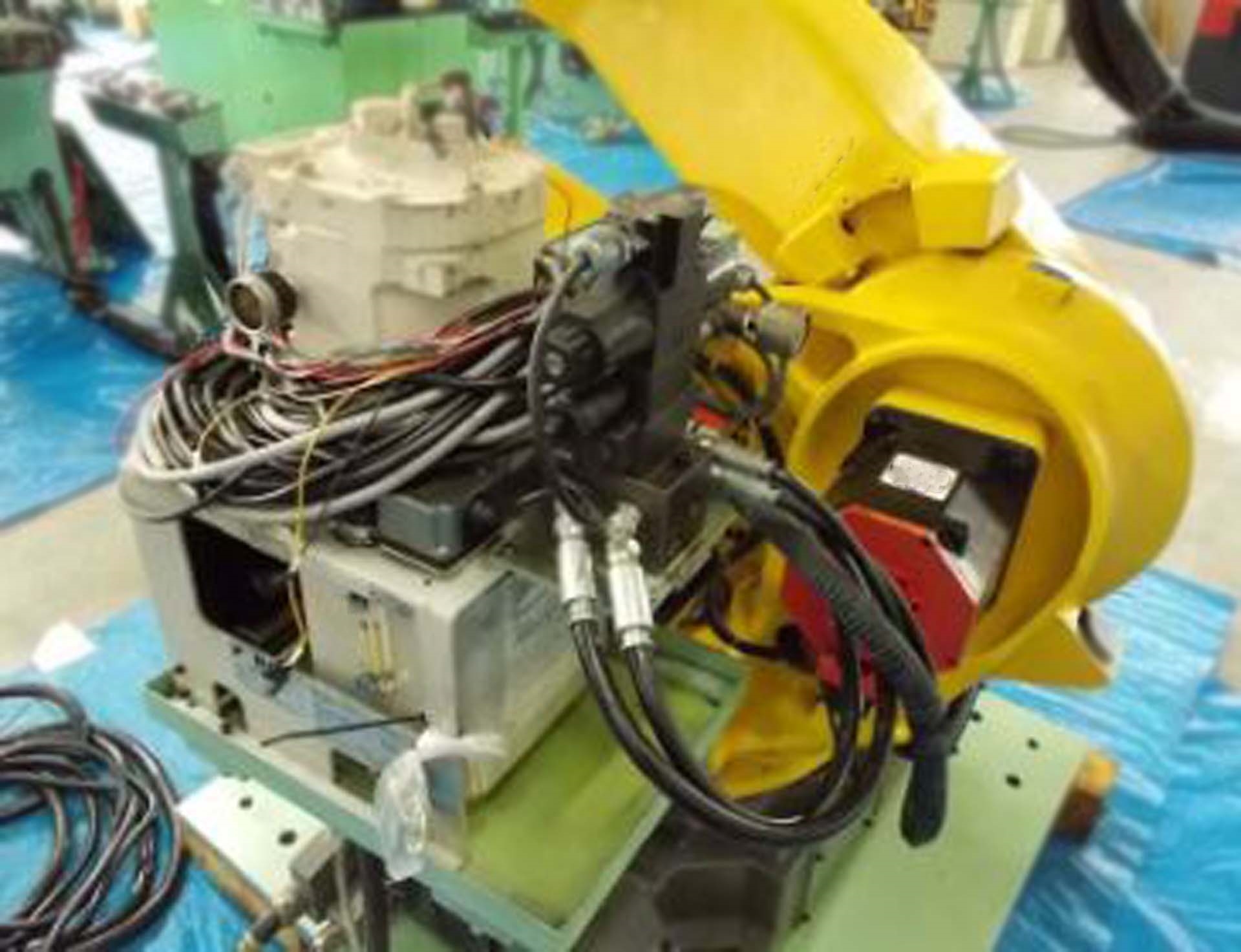 Foto Verwendet FANUC R-2000iB 210F Zum Verkauf