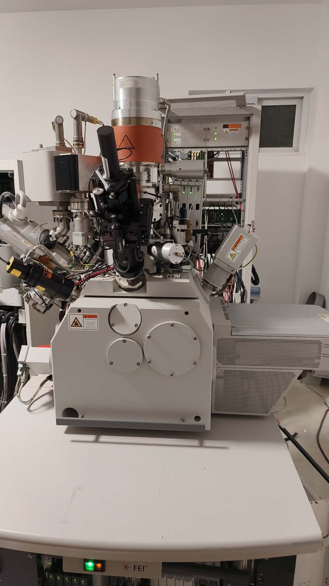 Photo Used FEI Helios NanoLab 450S For Sale