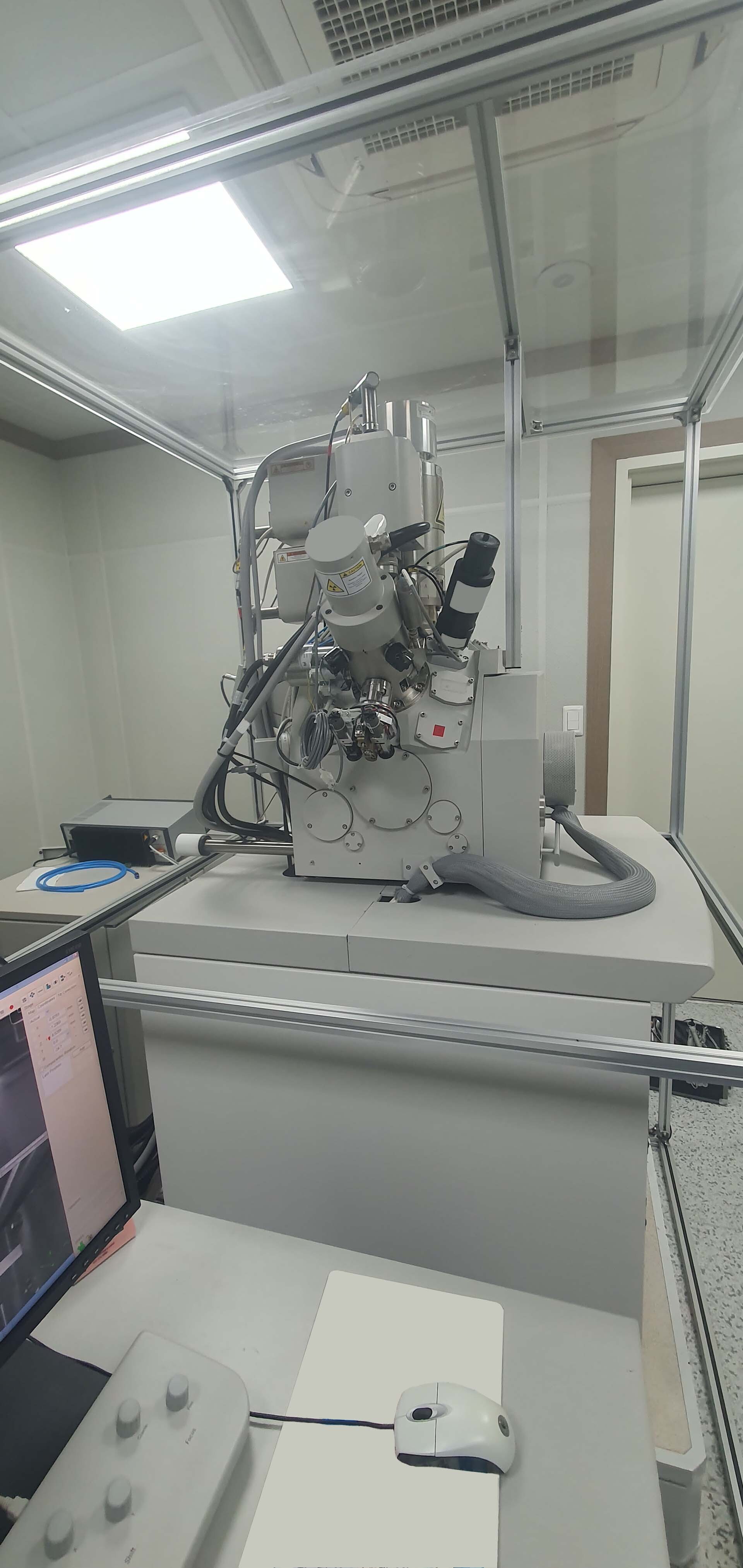 圖為 已使用的 PHILIPS / FEI Nova NanoLab 600 待售