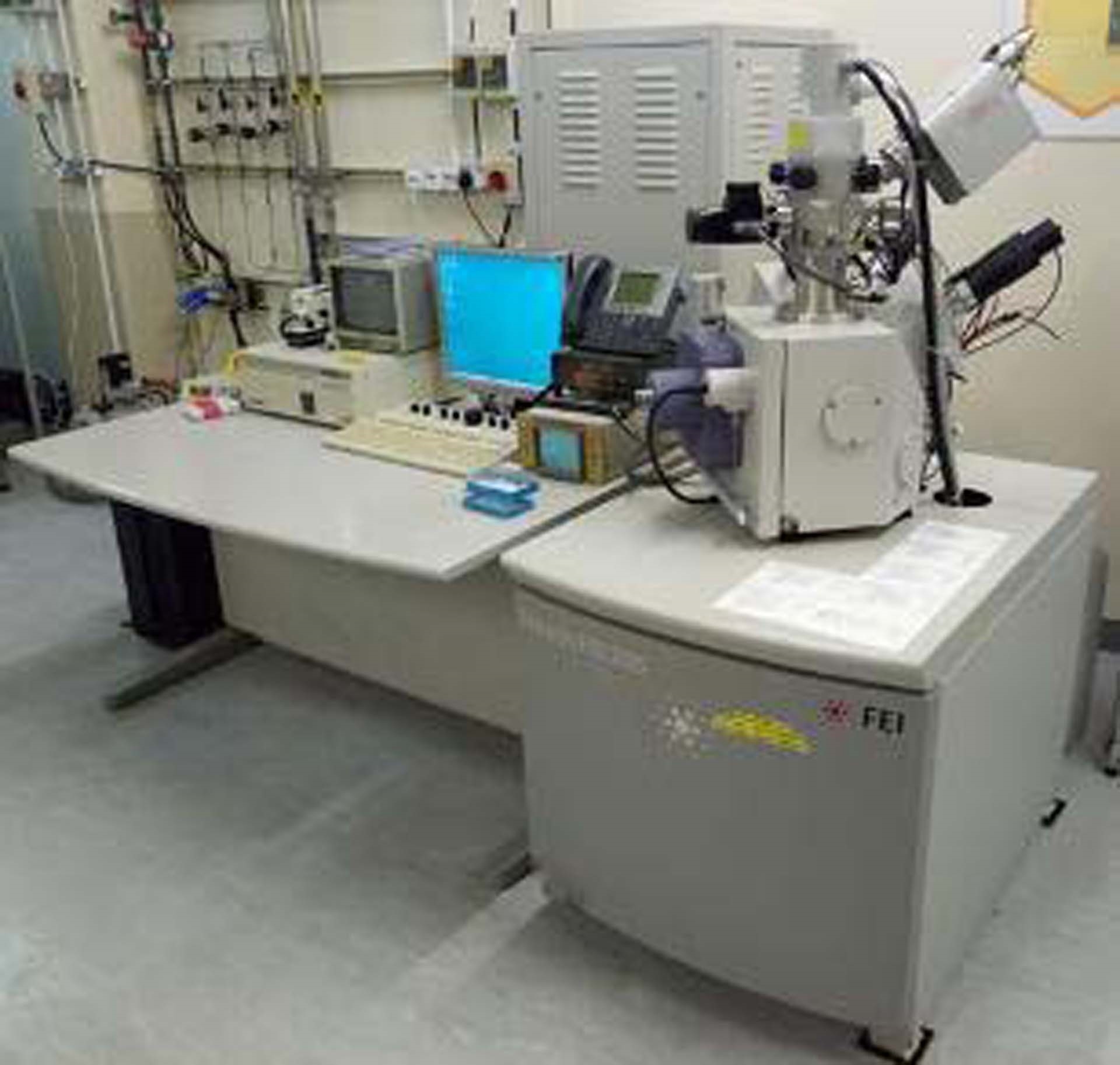 Photo Used FEI Strata FIB 205 For Sale