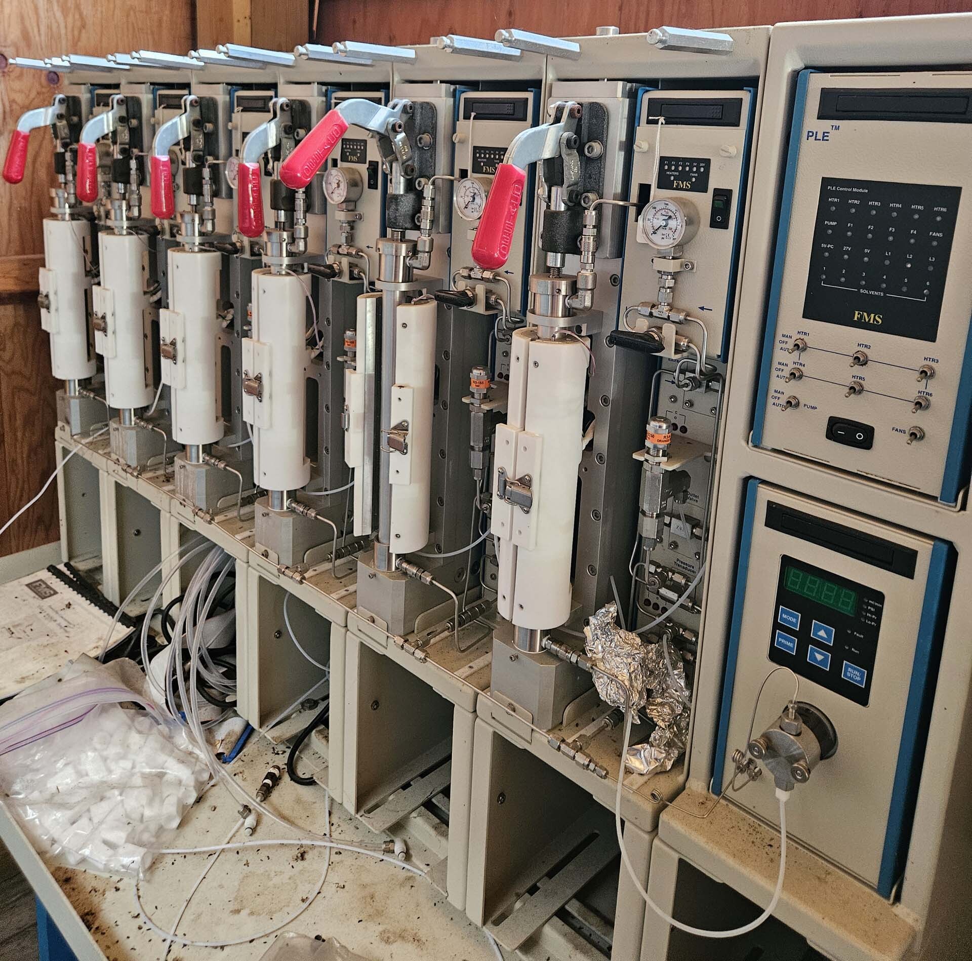 Photo Used FMS Pressurized liquid extraction (PLE) system For Sale