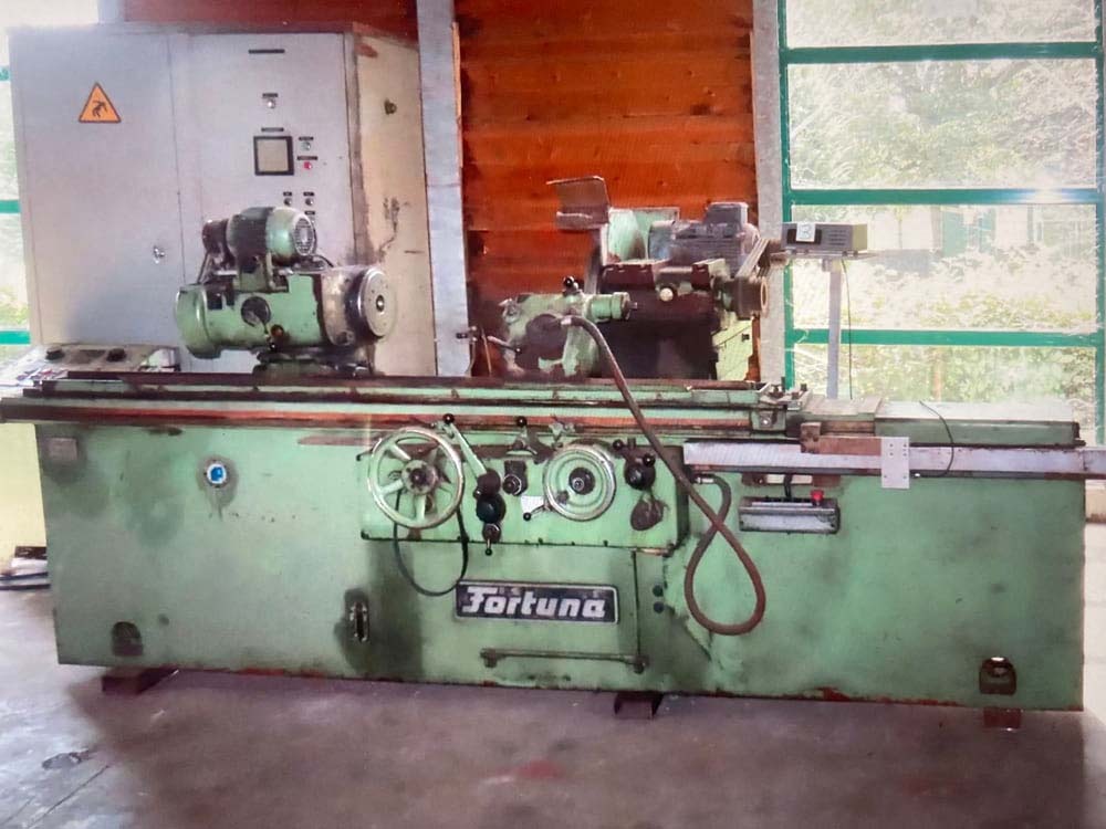 Photo Used FORTUNA Cylindrical grinding machine For Sale