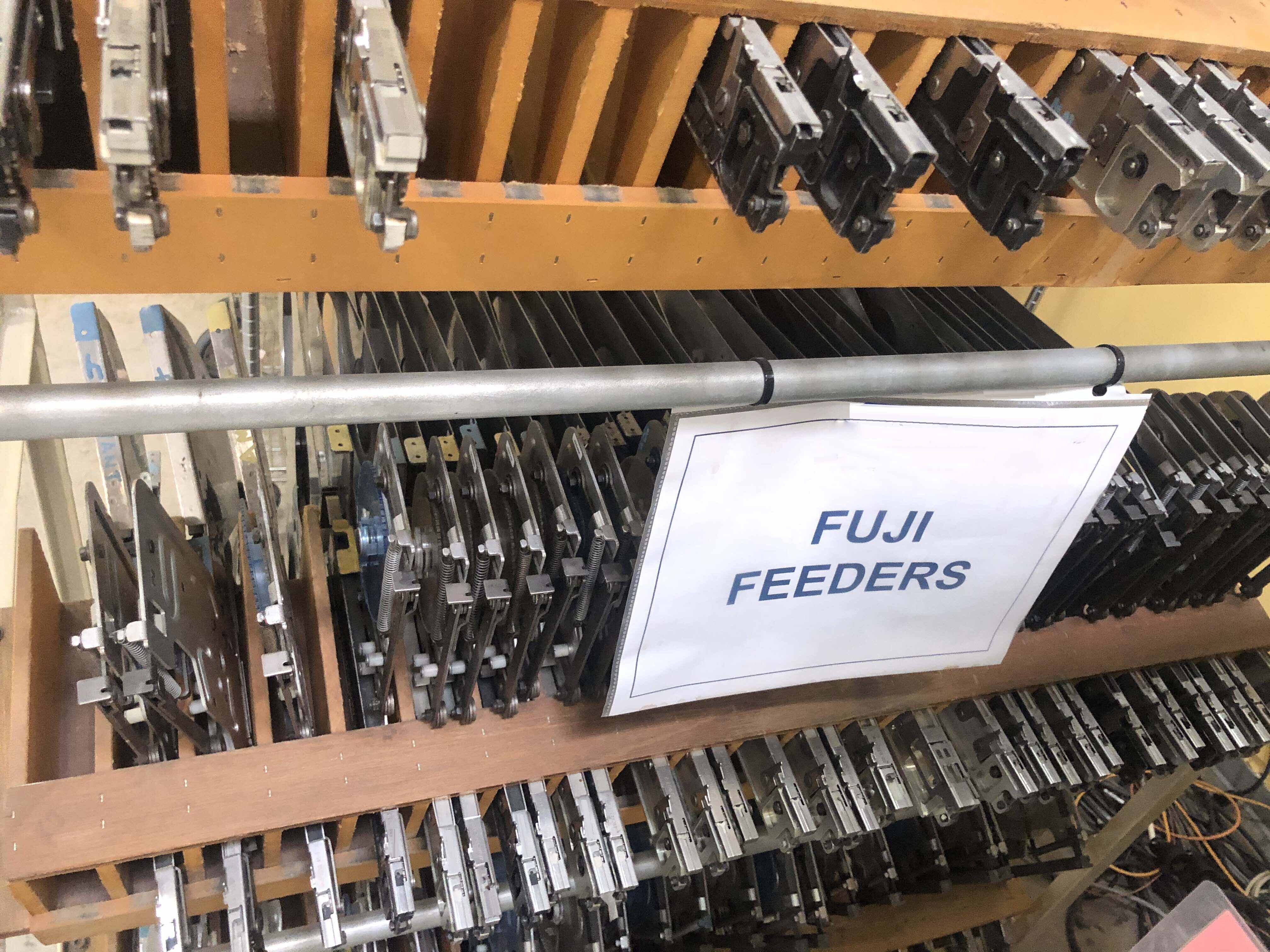 フォト（写真） 使用される FUJI Lot of feeders 販売のために