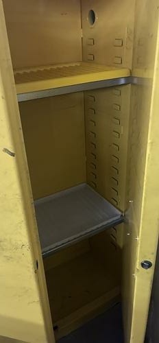 图为 已使用的 GLOBAL INDUSTRIAL Fire safe cabinet 待售