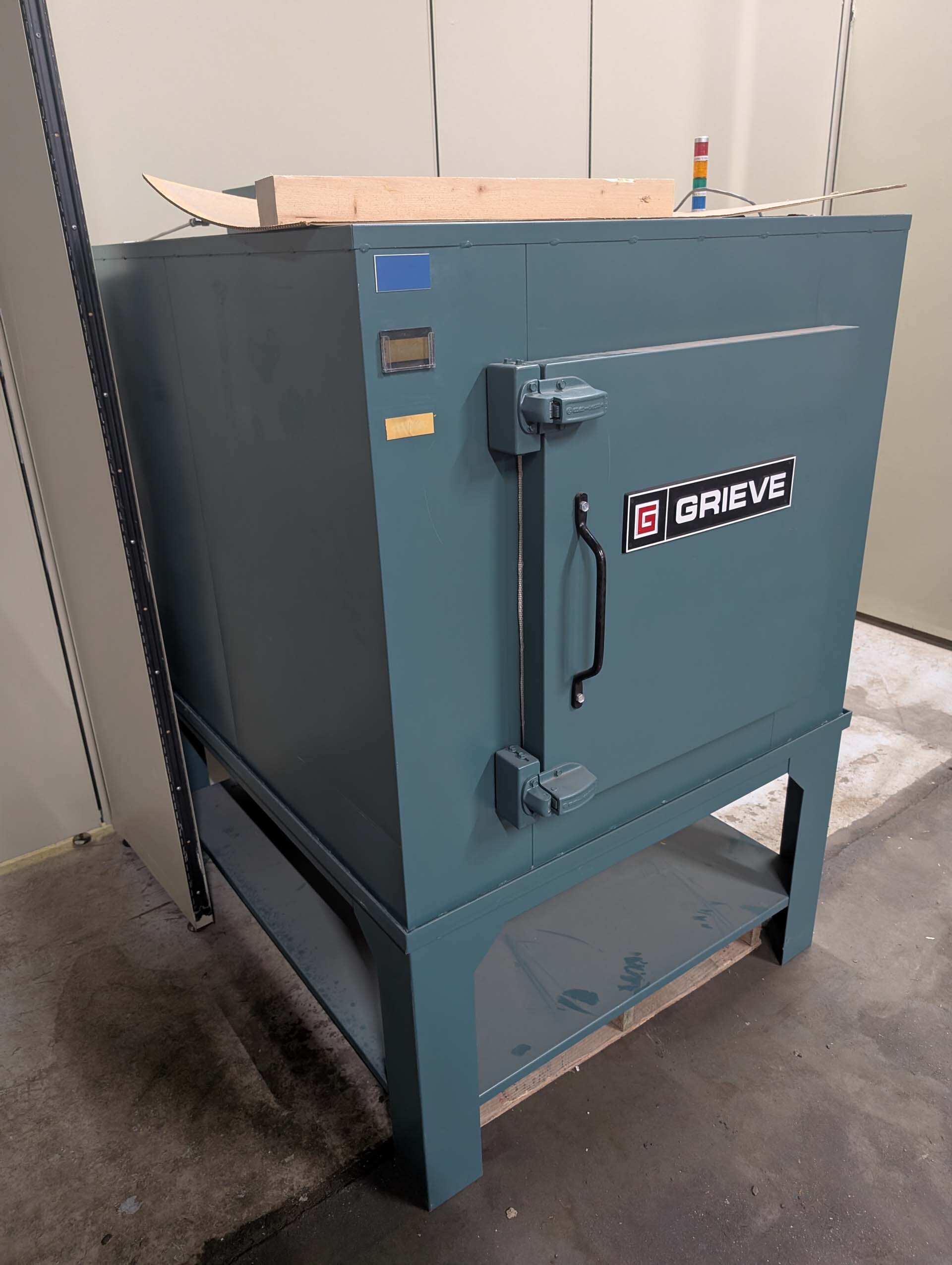 Photo Used GRIEVE AA-700 For Sale