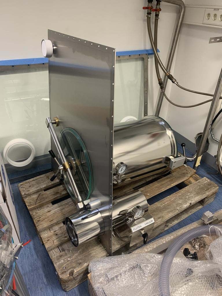 Photo Used GS / LEYBOLD UNIVEX 350 G For Sale