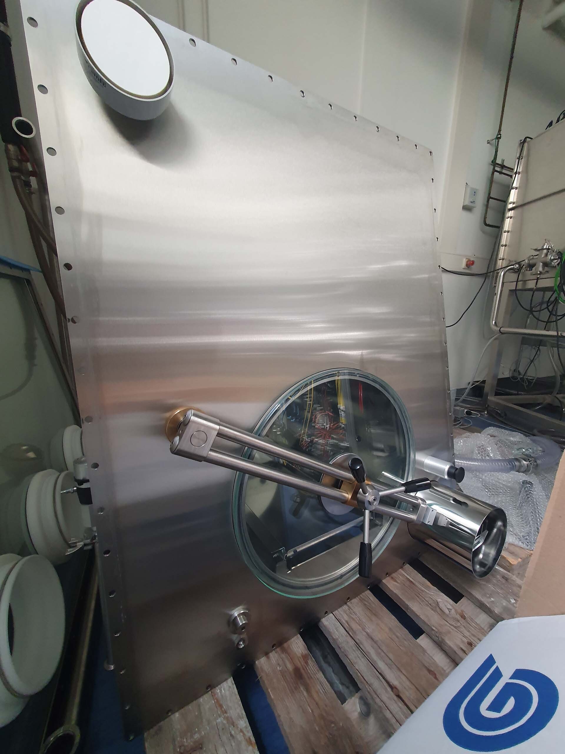 Photo Used GS / LEYBOLD UNIVEX 350 G For Sale