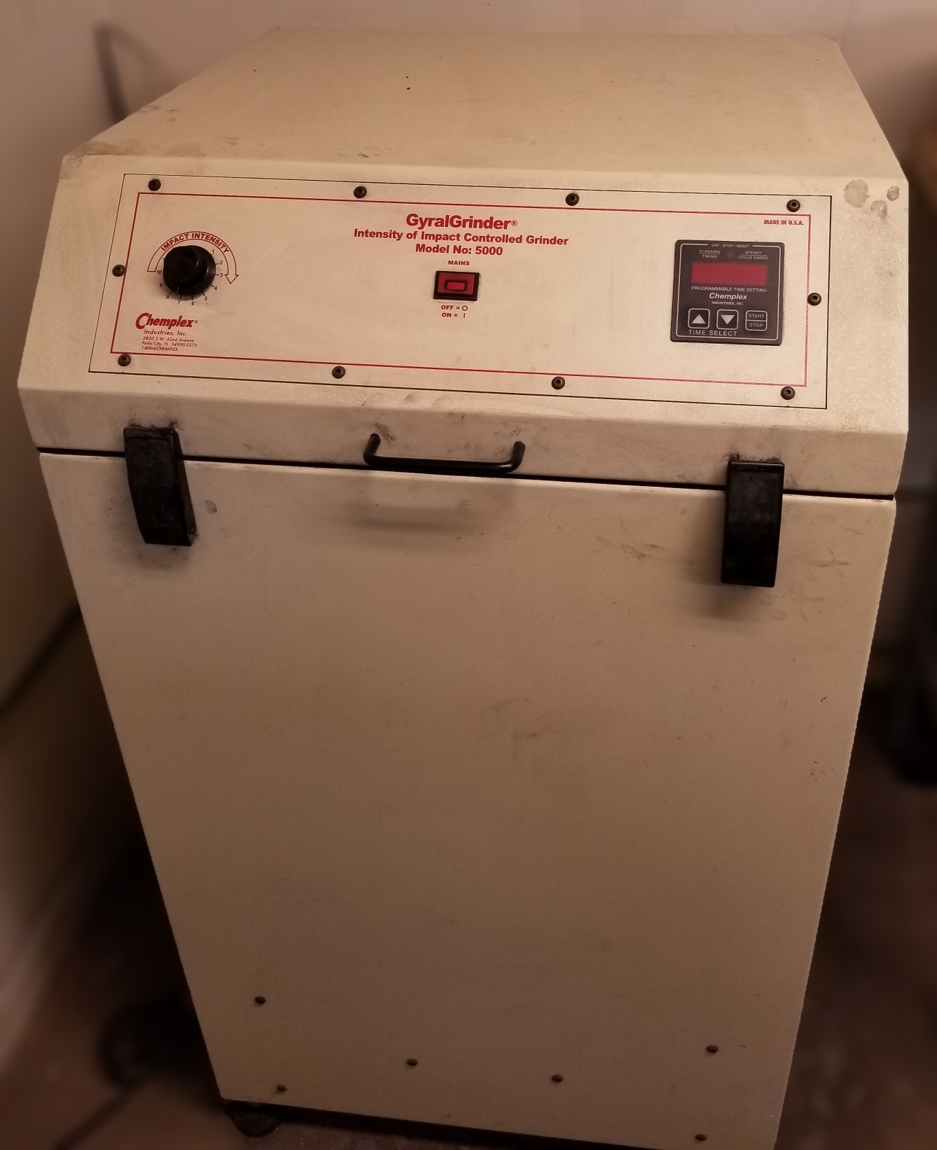 Photo Used CHEMPLEX GyralGrinder 5000 For Sale