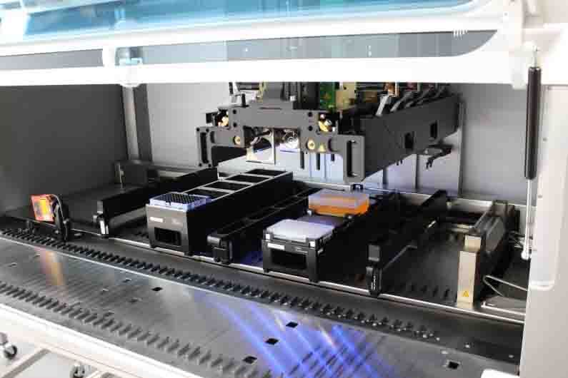 Photo Used HAMILTON ROBOTICS MicroLab STAR IVD For Sale