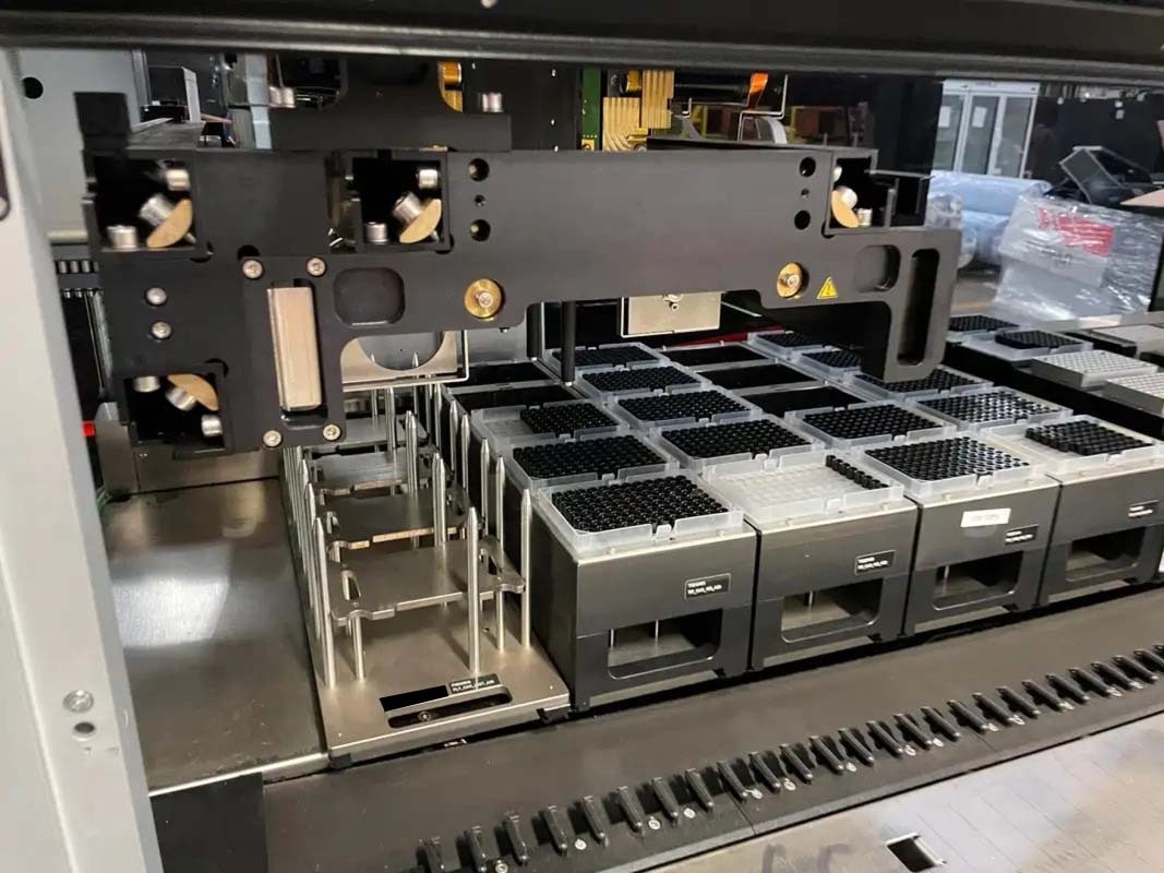 Foto Verwendet HAMILTON ROBOTICS MicroLab STAR Zum Verkauf