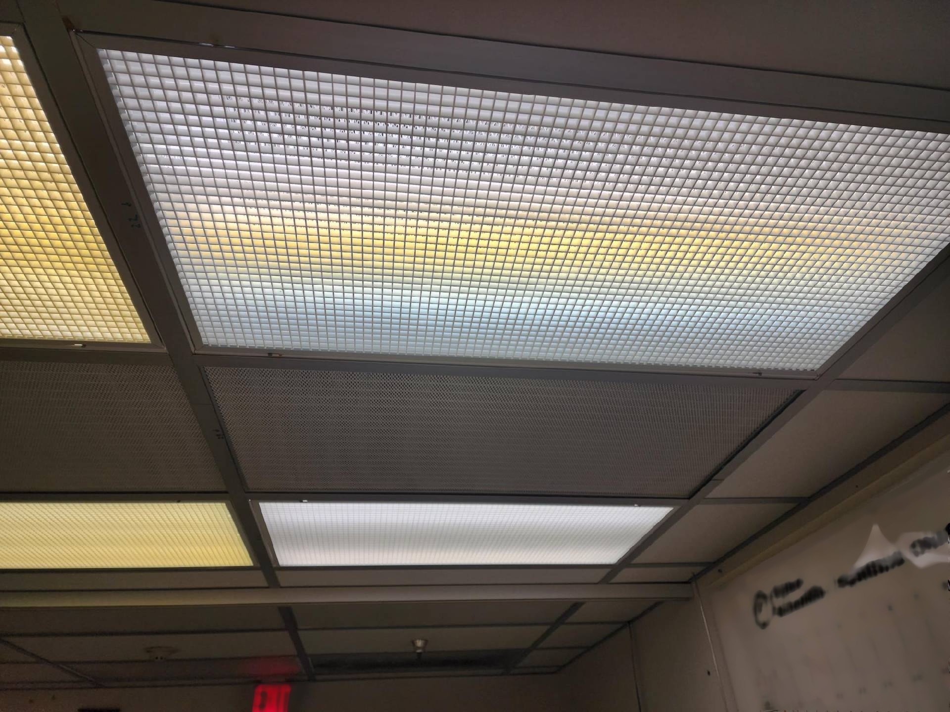 フォト（写真） 使用される HEPA Fan box assemblies 販売のために