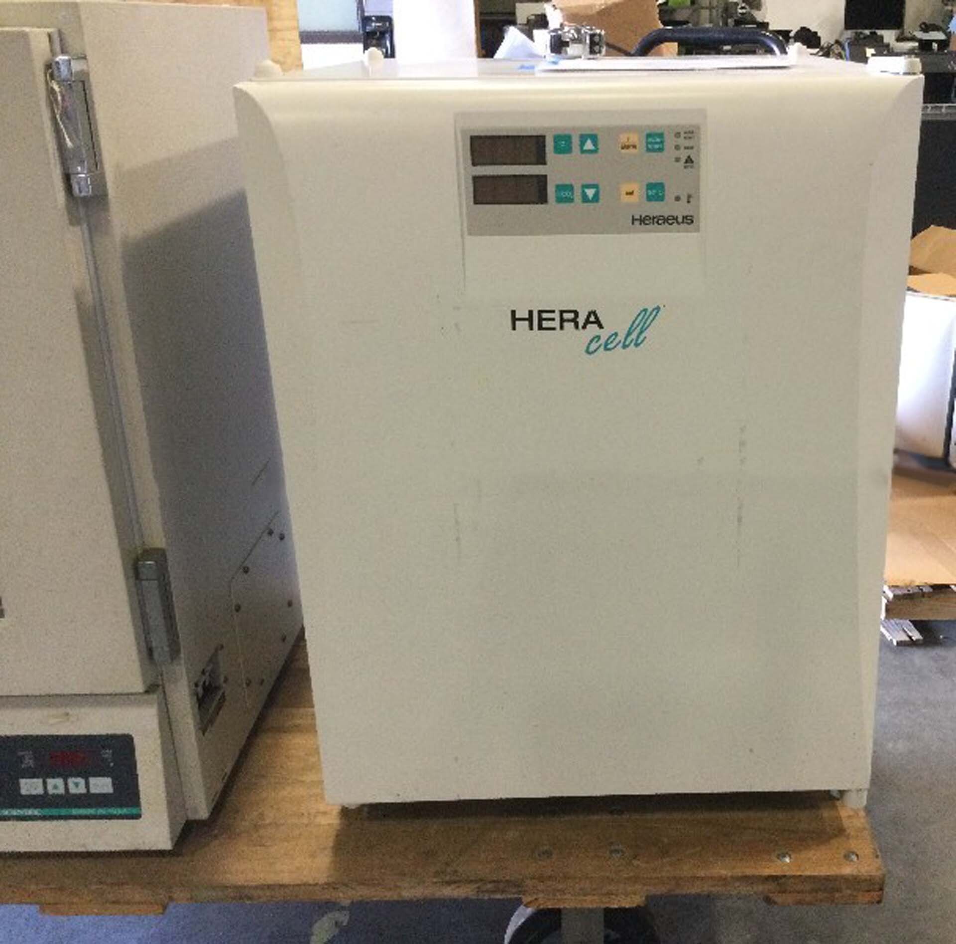 Photo Used HERAEUS / THERMO FISHER SCIENTIFIC / KENDRO Heracell For Sale