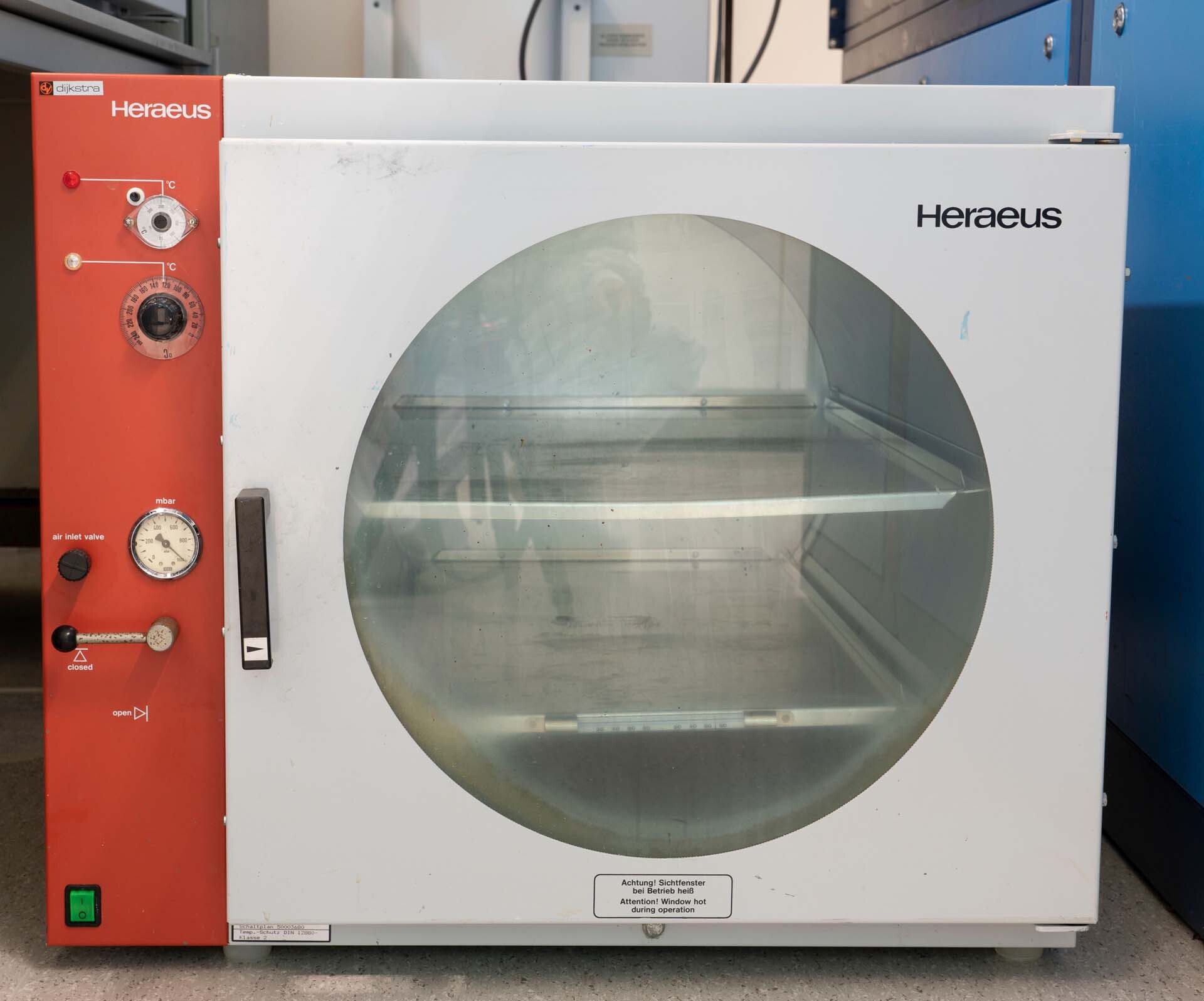 Photo Used HERAEUS VTR 5050 For Sale