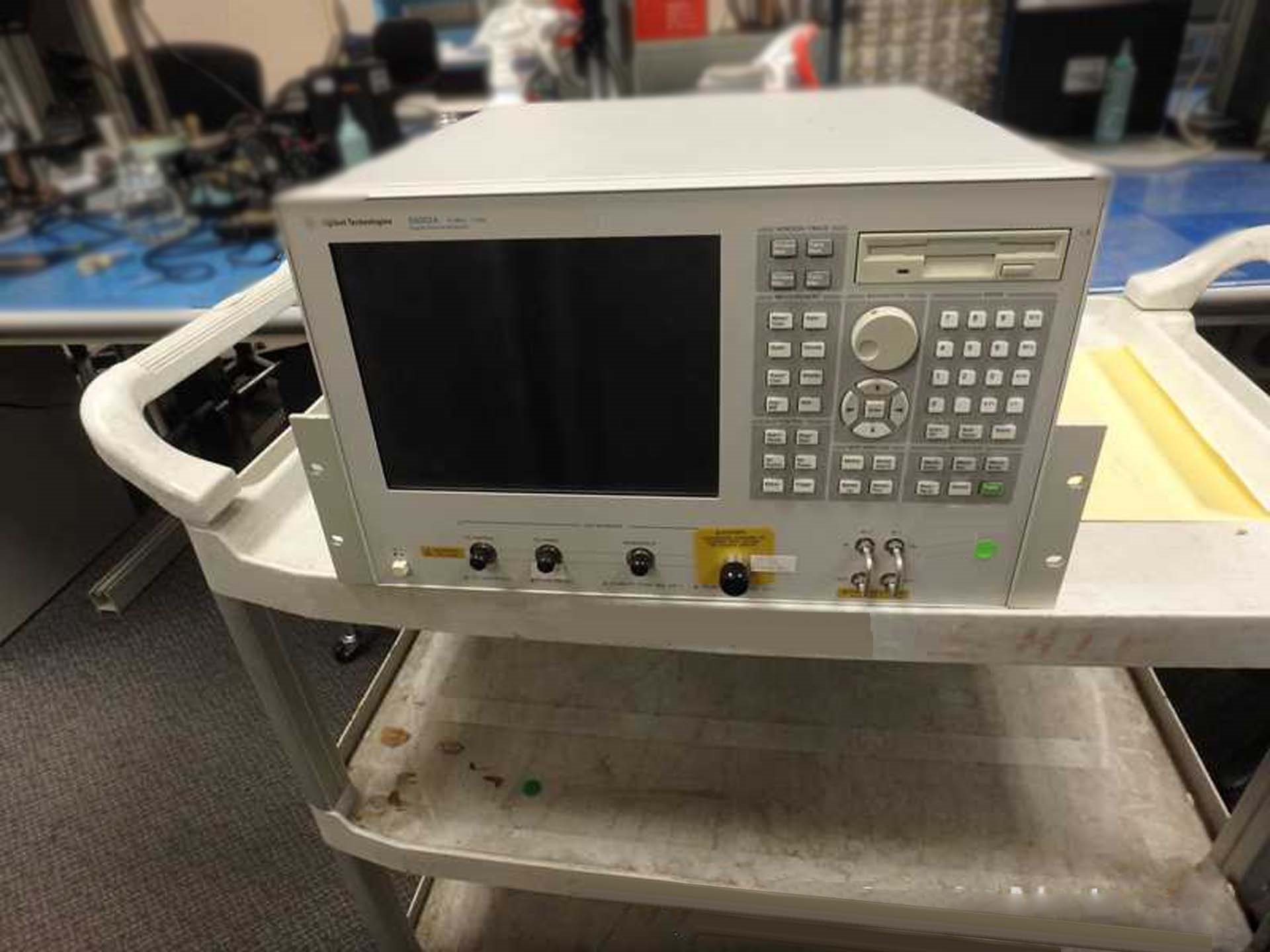 フォト（写真） 使用される AGILENT / HP / HEWLETT-PACKARD / KEYSIGHT E5052A 販売のために