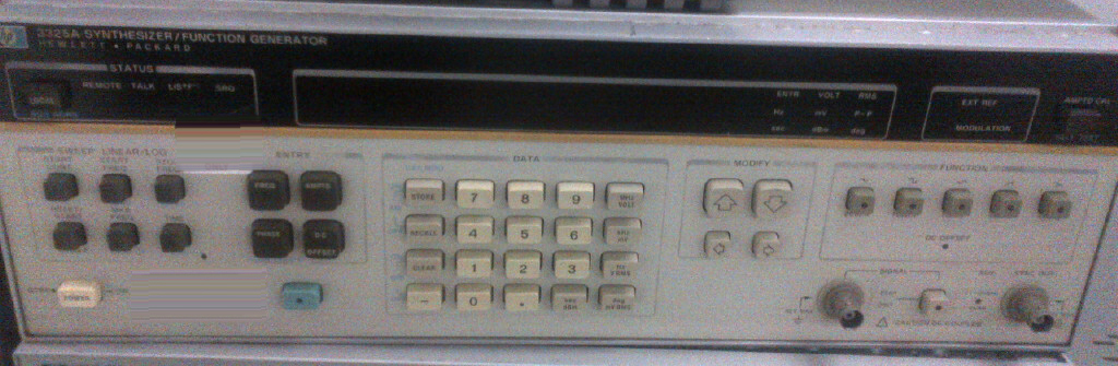 Foto Verwendet AGILENT / HP / HEWLETT-PACKARD / KEYSIGHT 3325A Zum Verkauf