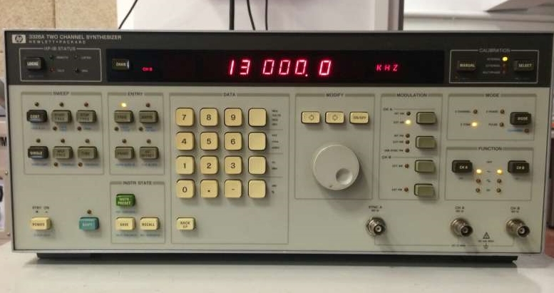 사진 사용됨 AGILENT / HP / HEWLETT-PACKARD / KEYSIGHT 3326A 판매용