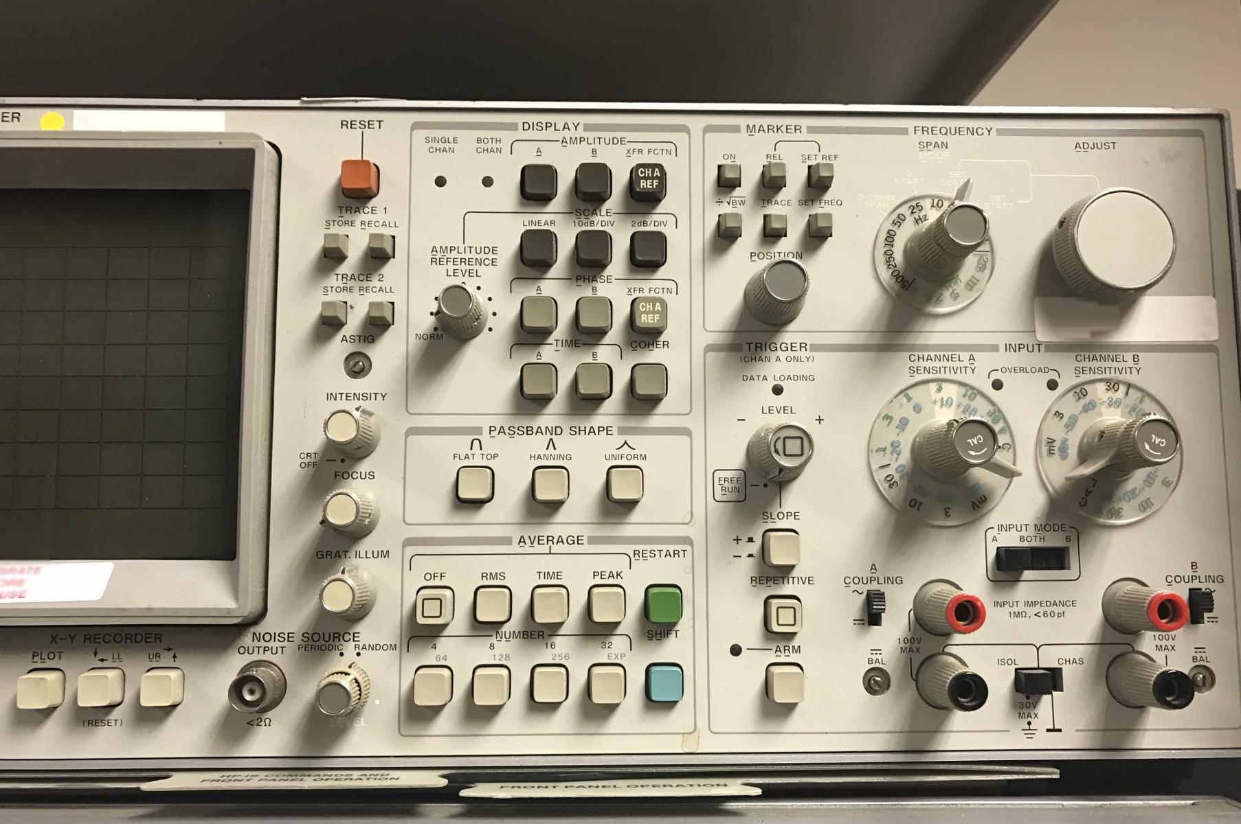 Photo Used AGILENT / HP / HEWLETT-PACKARD / KEYSIGHT 3582A For Sale