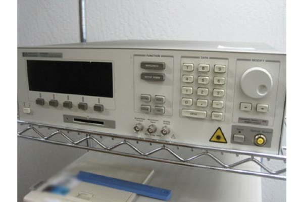 フォト（写真） 使用される AGILENT / HP / HEWLETT-PACKARD / KEYSIGHT 8168E 販売のために