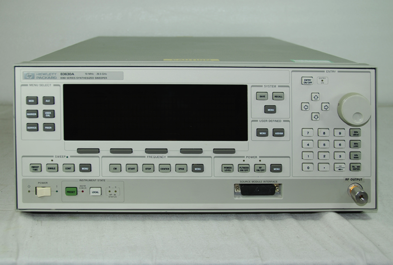 フォト（写真） 使用される AGILENT / HP / HEWLETT-PACKARD / KEYSIGHT 83630A 販売のために