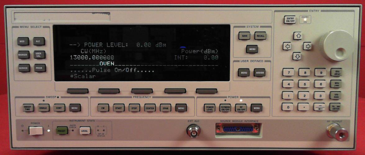 フォト（写真） 使用される AGILENT / HP / HEWLETT-PACKARD / KEYSIGHT 83630B 販売のために