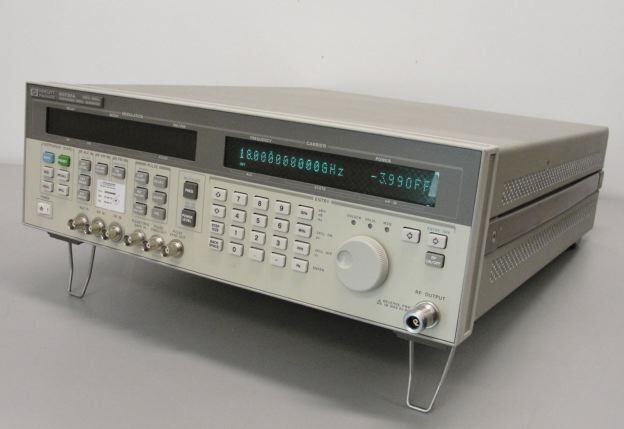 Photo Used AGILENT / HP / HEWLETT-PACKARD / KEYSIGHT 8644B For Sale