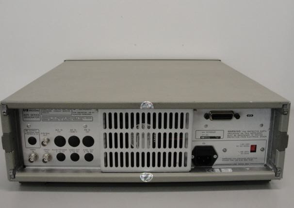 Photo Used AGILENT / HP / HEWLETT-PACKARD / KEYSIGHT 8644B For Sale