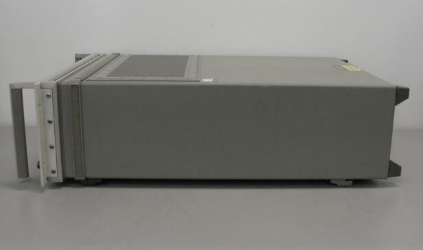 Photo Utilisé AGILENT / HP / HEWLETT-PACKARD / KEYSIGHT 8665B À vendre